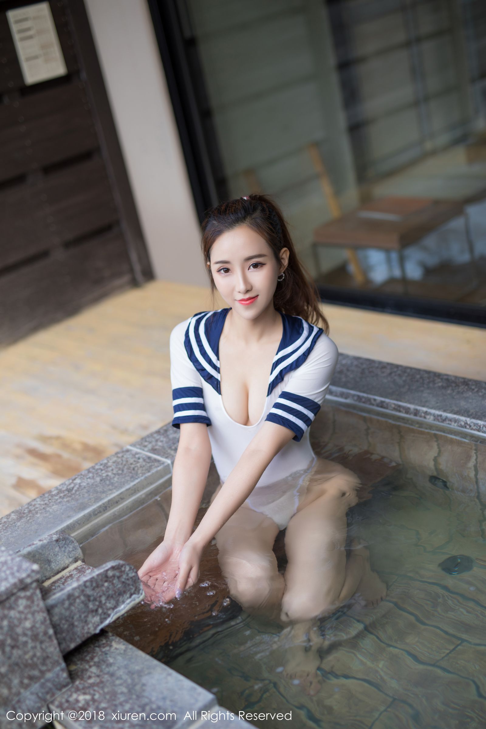 丽质美女猫宝 水手服温泉湿身