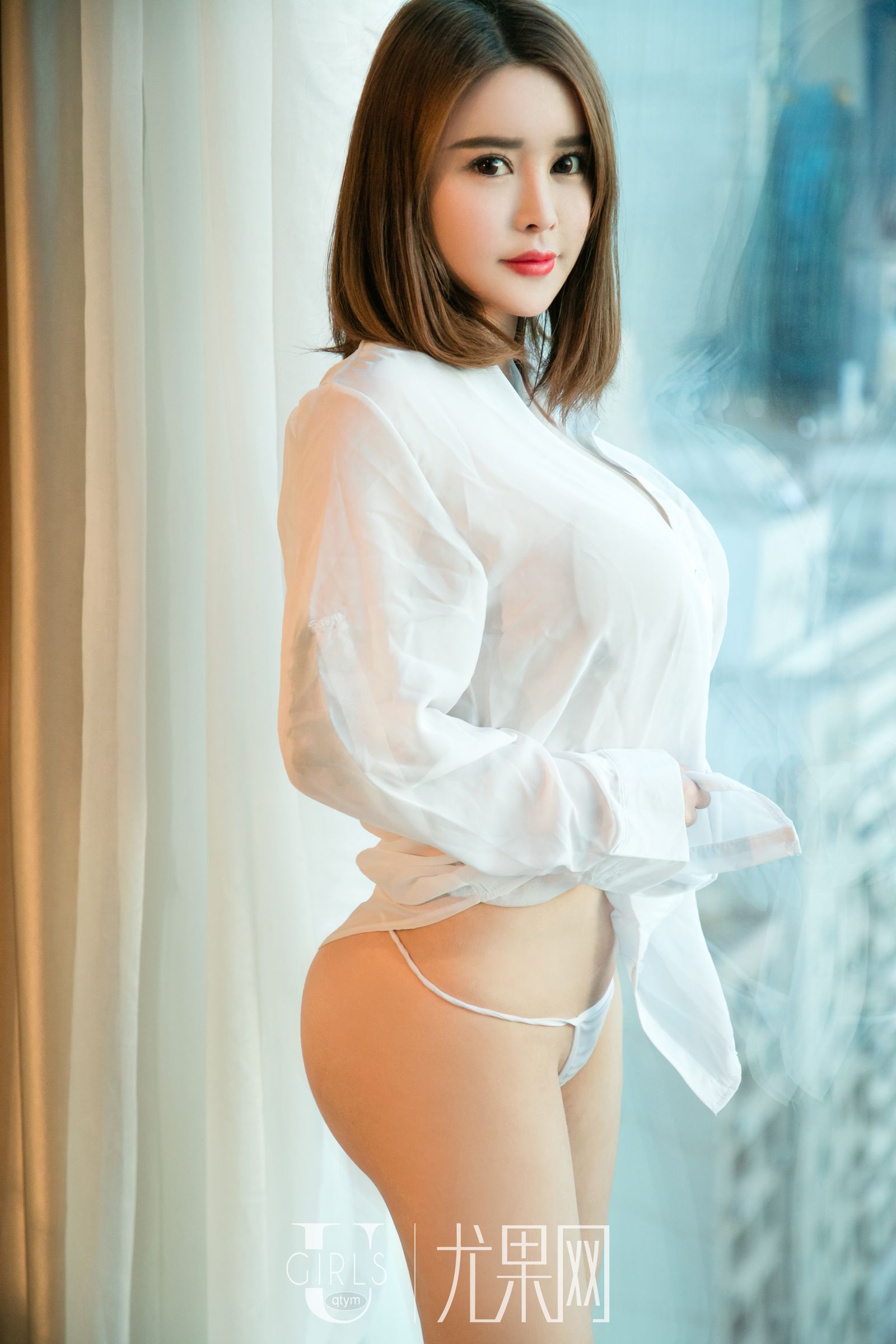 精彩世界唯一的你 粉色身体白色衬衫