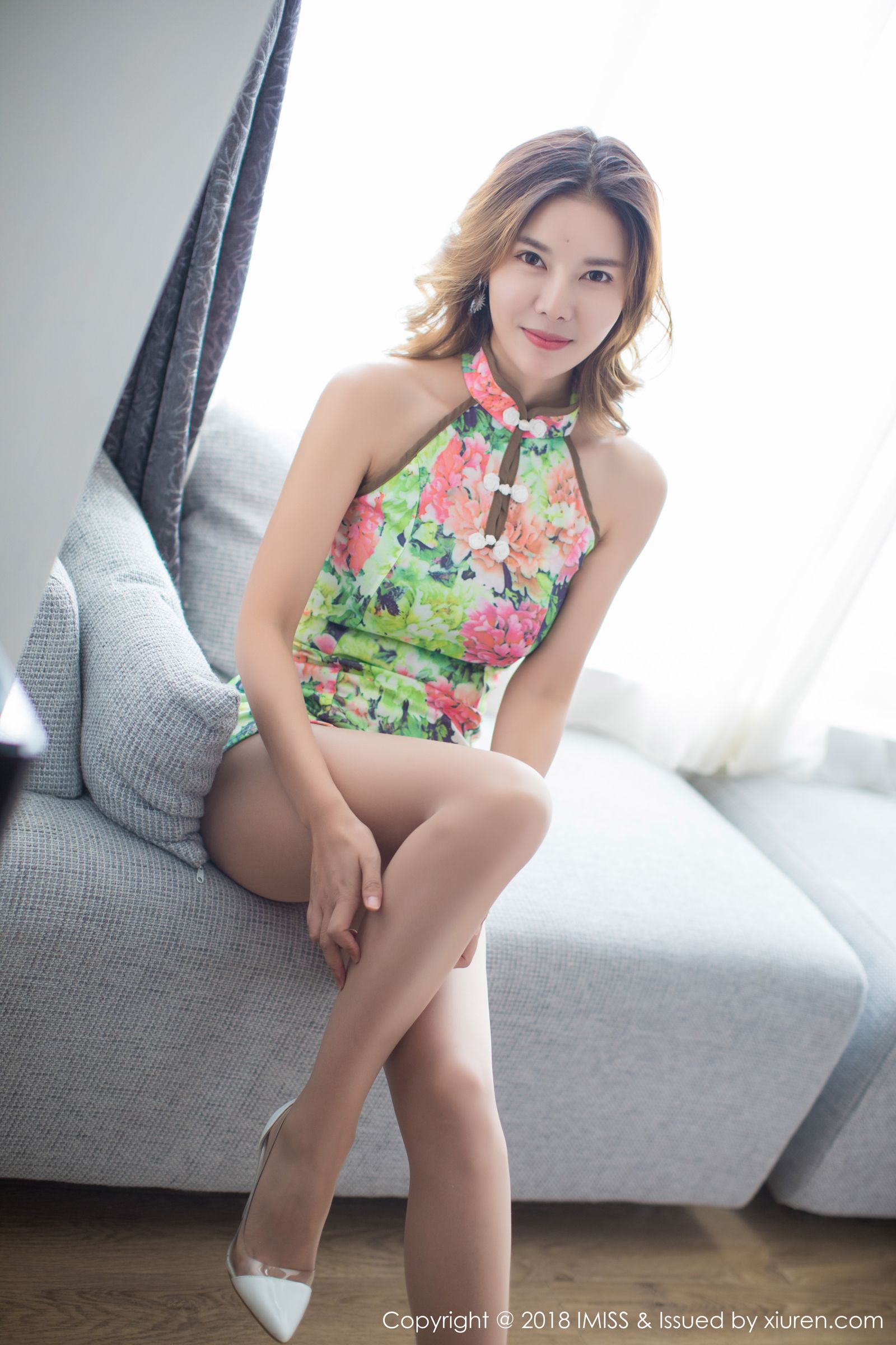 御姐型美女依依 丝袜美腿玉足福利