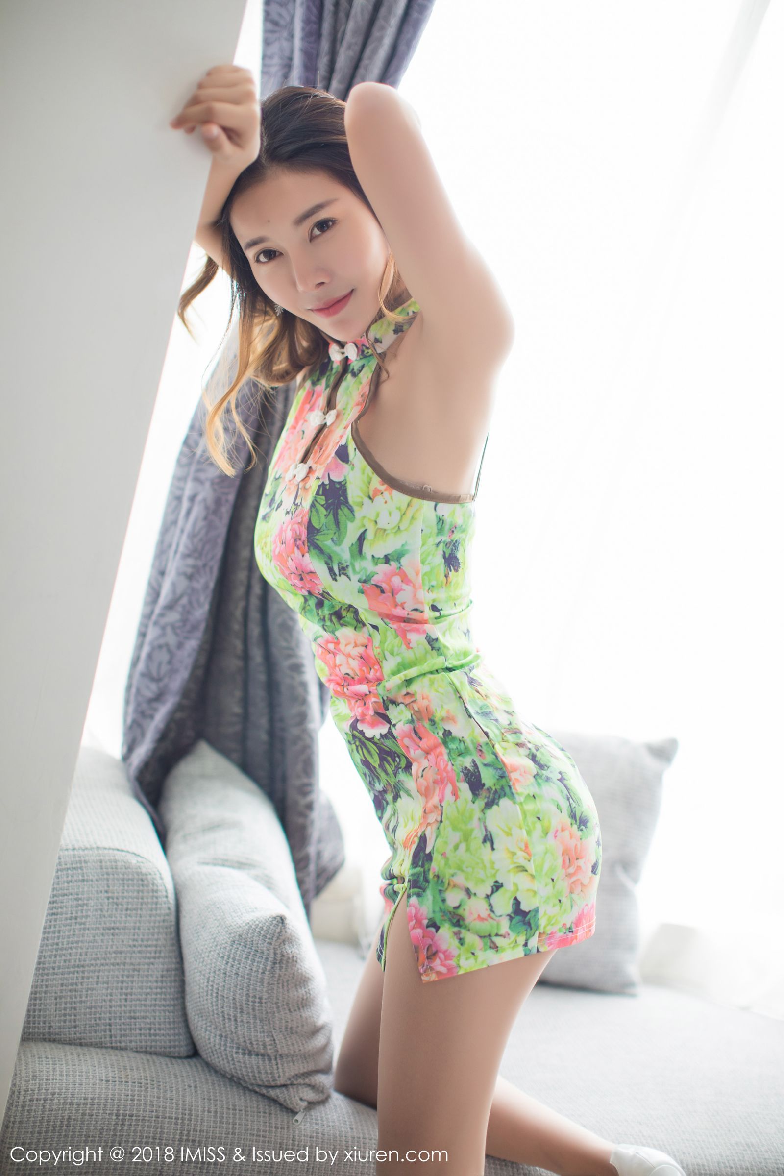御姐型美女依依 丝袜美腿玉足福利