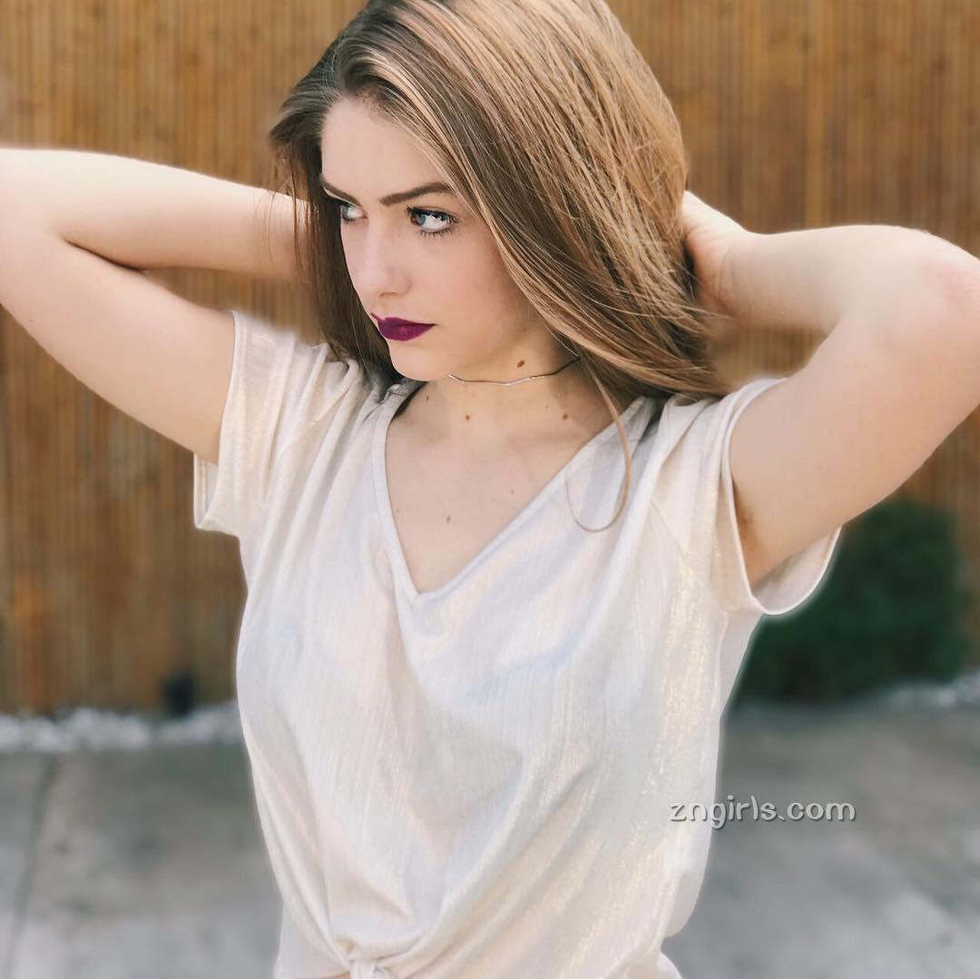 Valentina Schulz- IG百万追踪的巴西少女