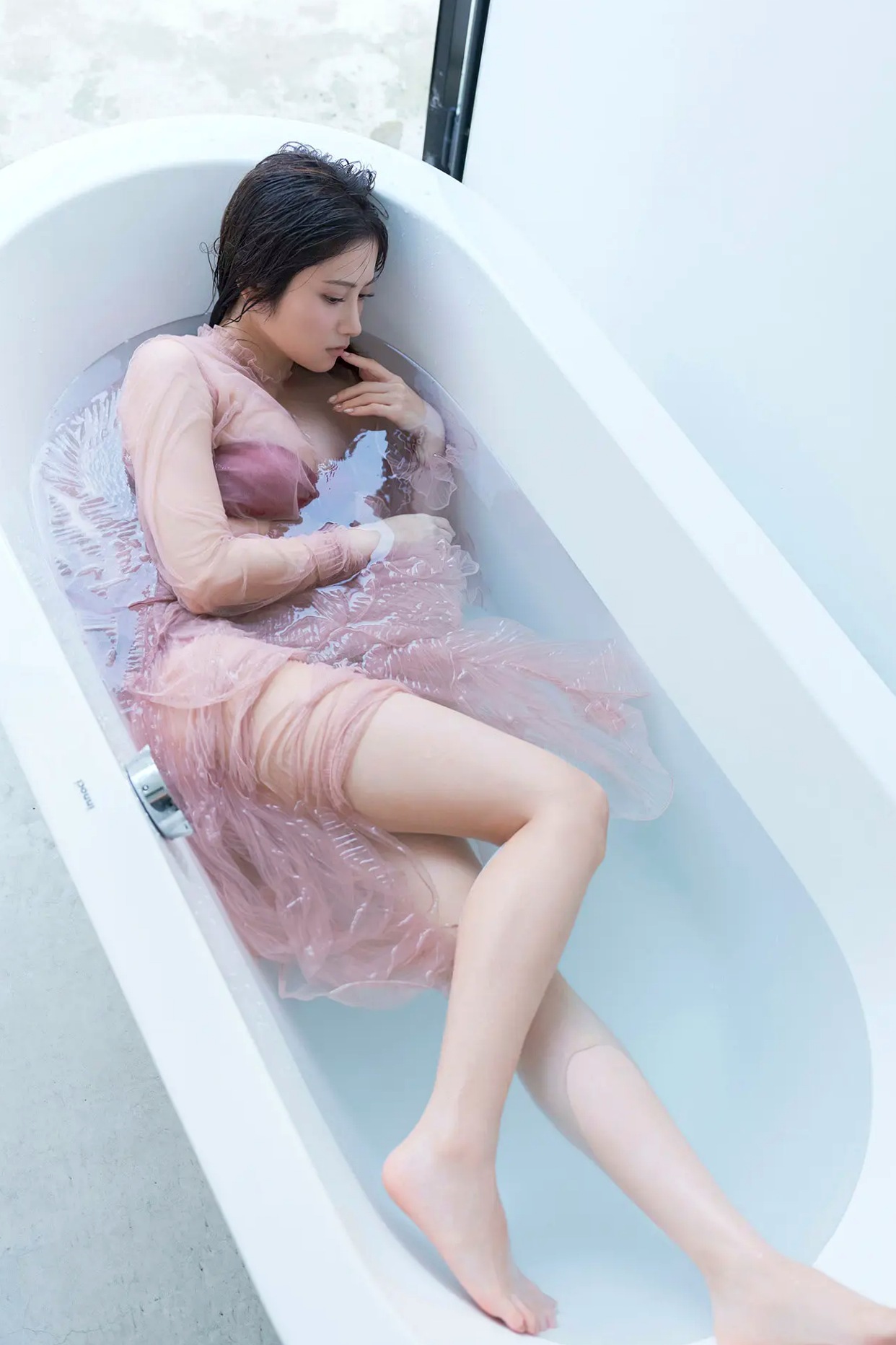 桃月なしこ - Queen of Beauty 日系性感比基尼与阳光清新写真