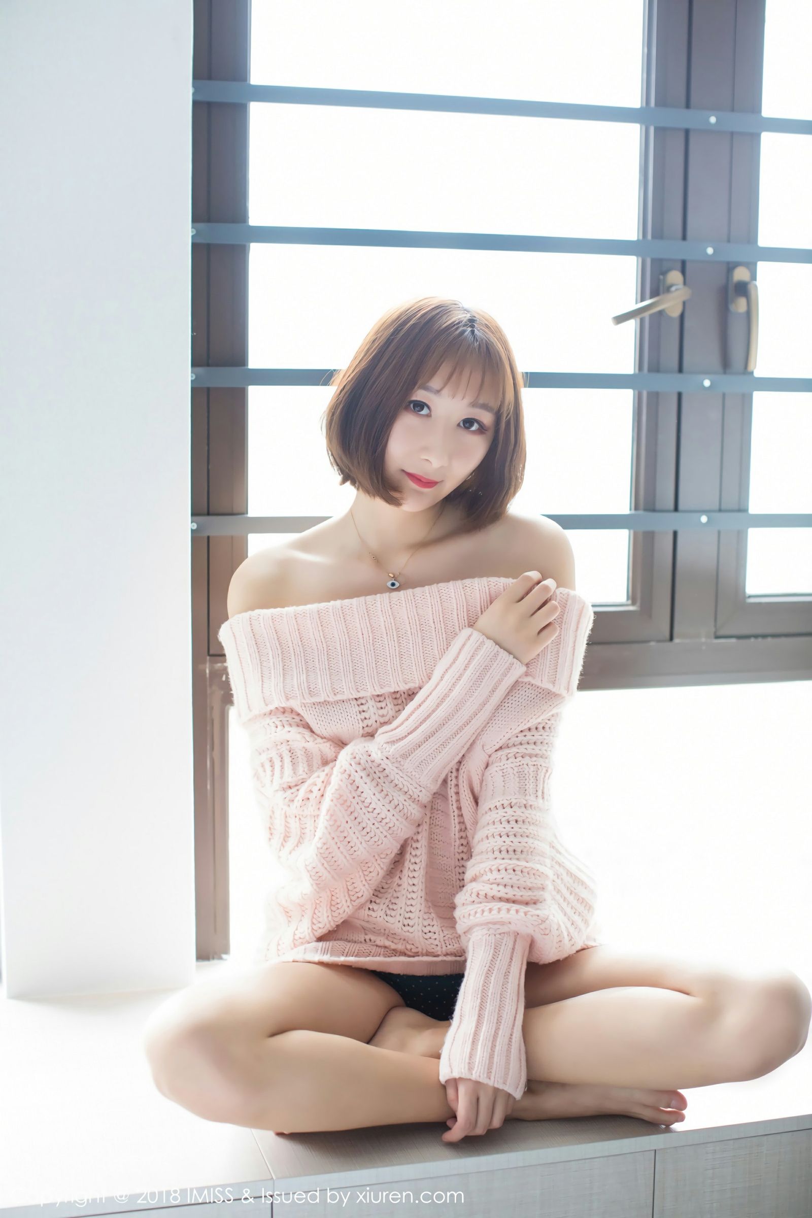 深航空姐九尾Ivy 镜头面秀笔直玉足
