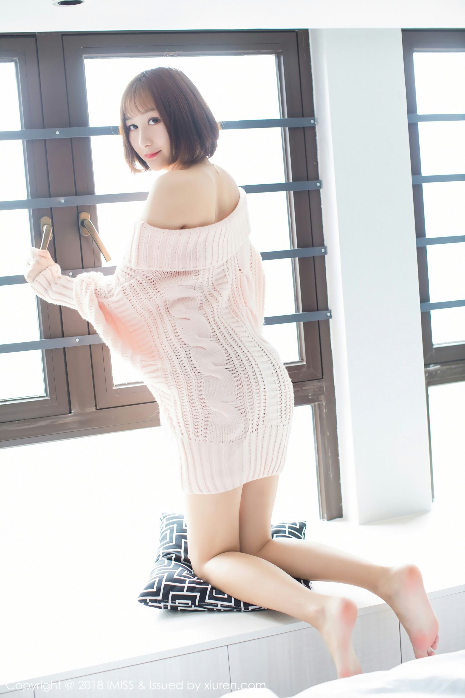 深航空姐九尾Ivy 镜头面秀笔直玉足