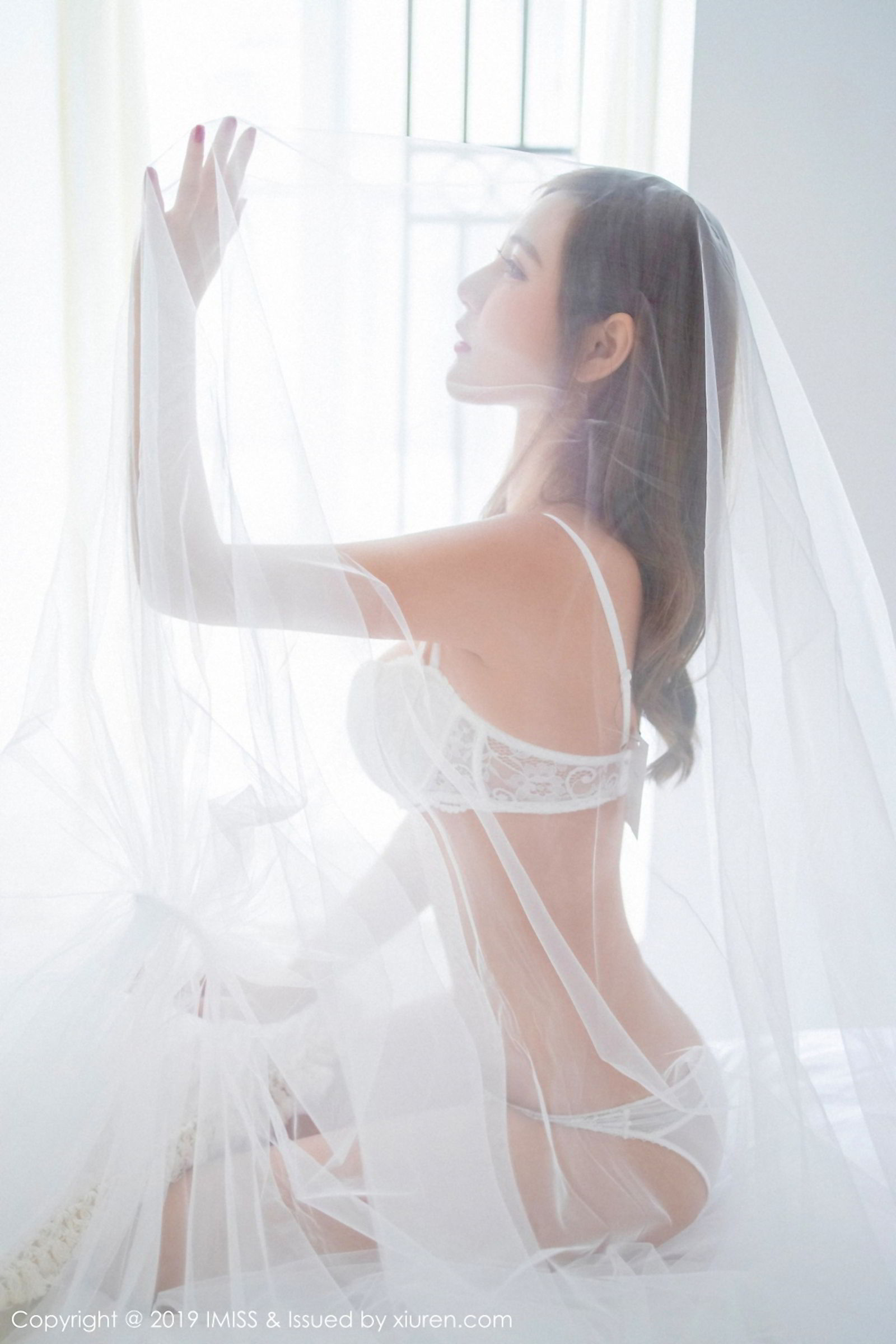 气质美女Cccil 丝袜美腿不要错过