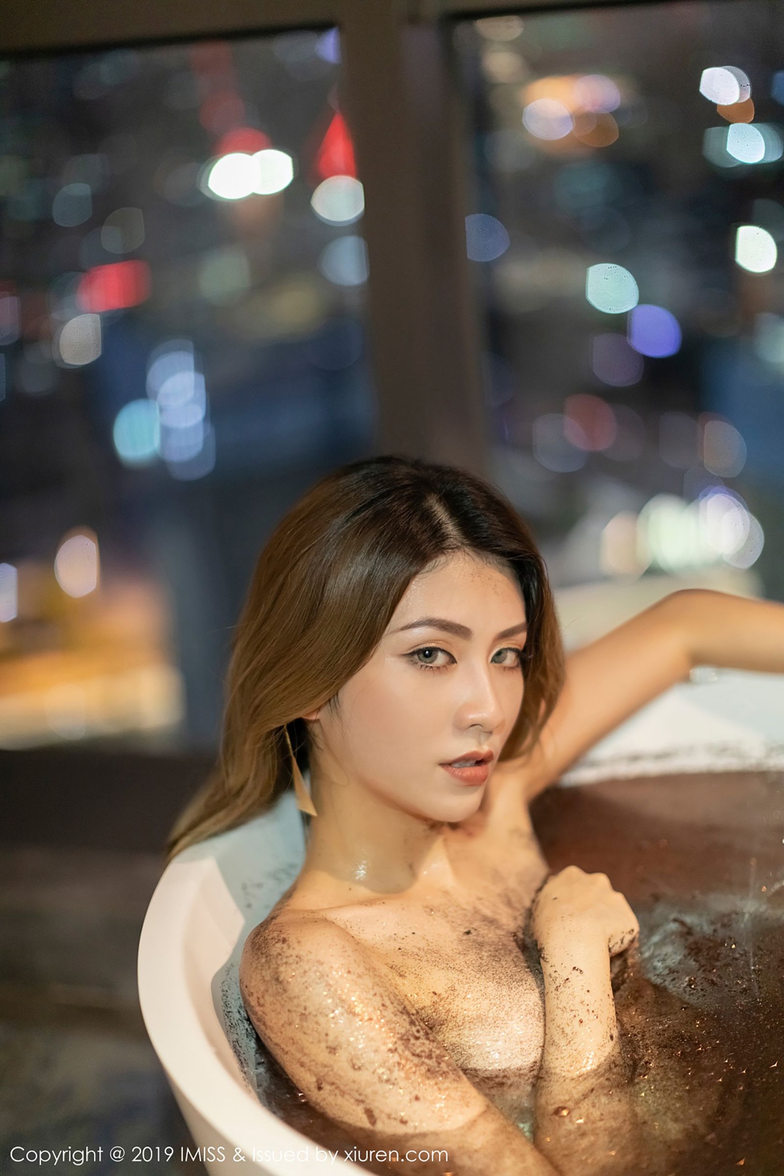新人模特Arlie再发 诱人浴室媚态无比