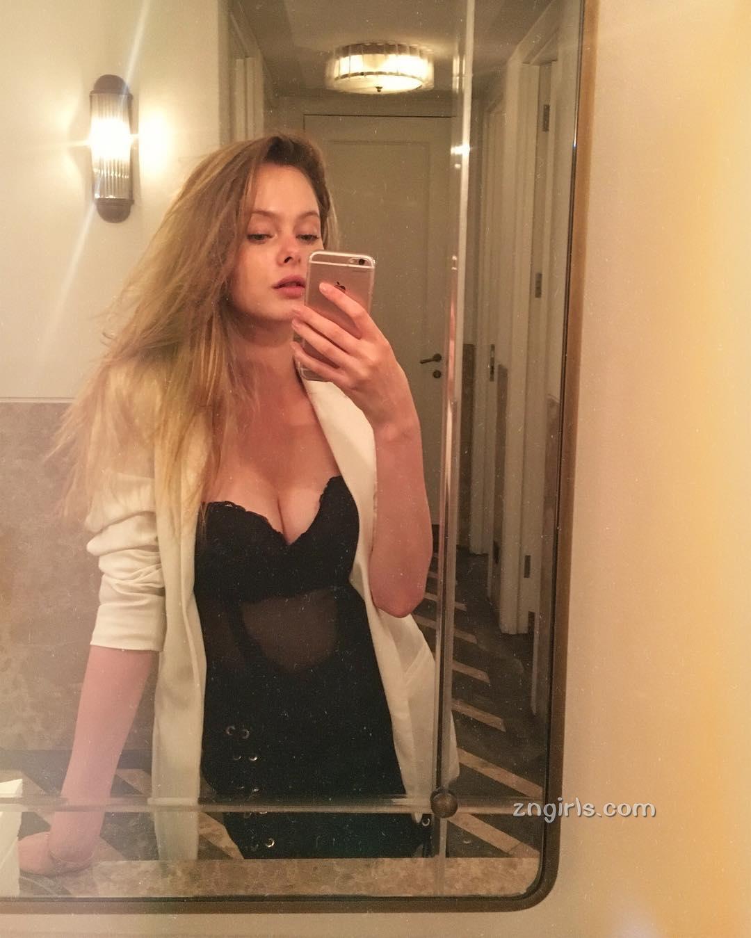 波兰队出局!妹子Alexandra Ola Kaczmarek性感身躯来安慰