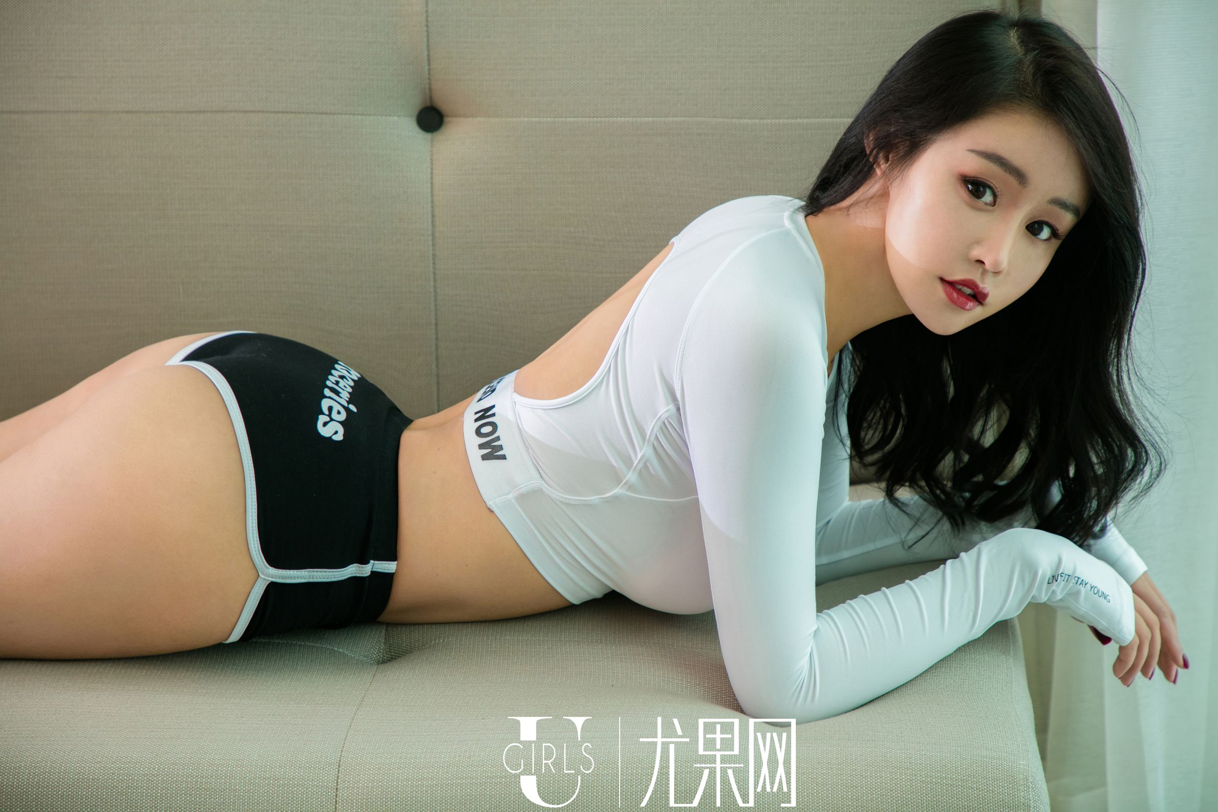 净妆少女张馨彤 湿透衬衫性感美妙
