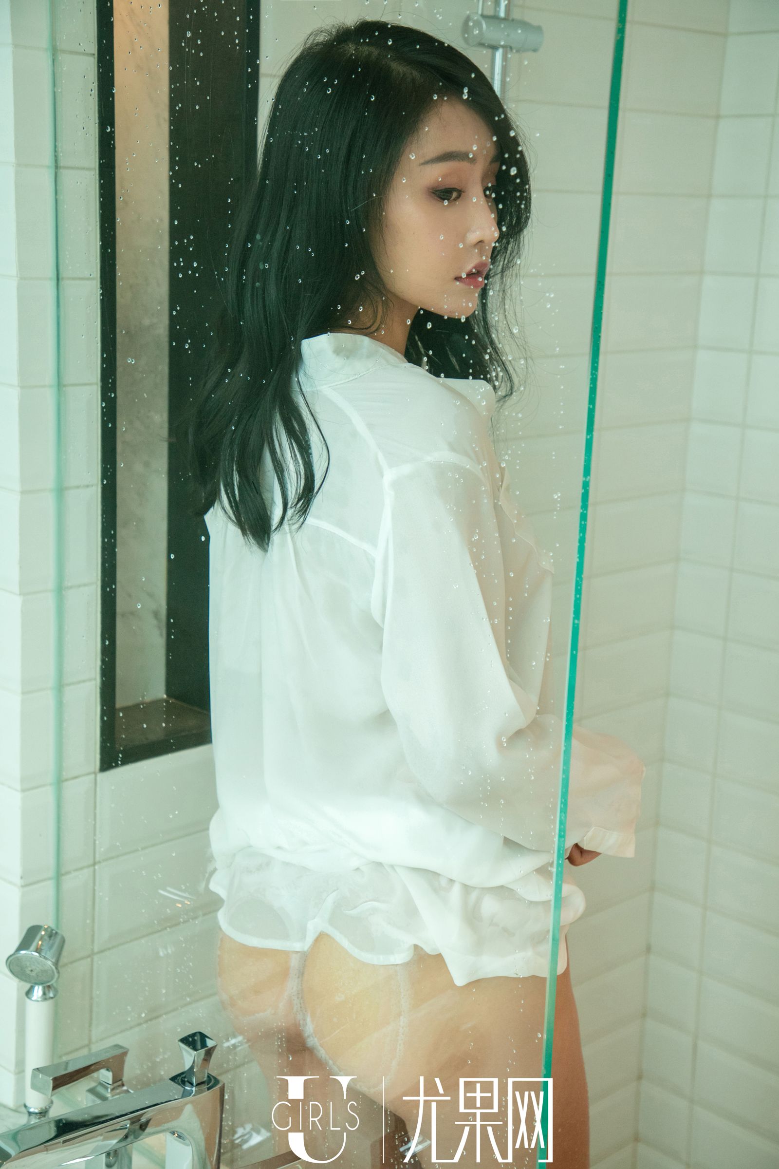 净妆少女张馨彤 湿透衬衫性感美妙