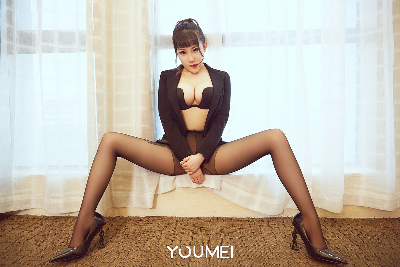 居家少妇团团 黑丝包裹美腿