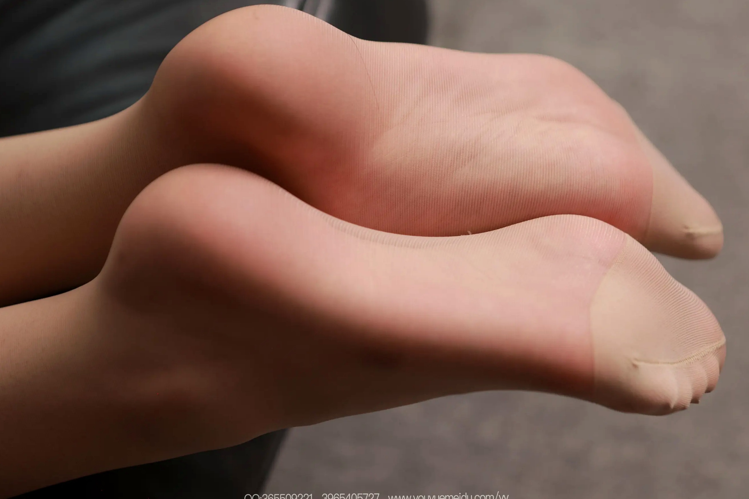 IESS异思趣向 团团《吊带超短裙(下)》黑裙美腿诱惑私房照