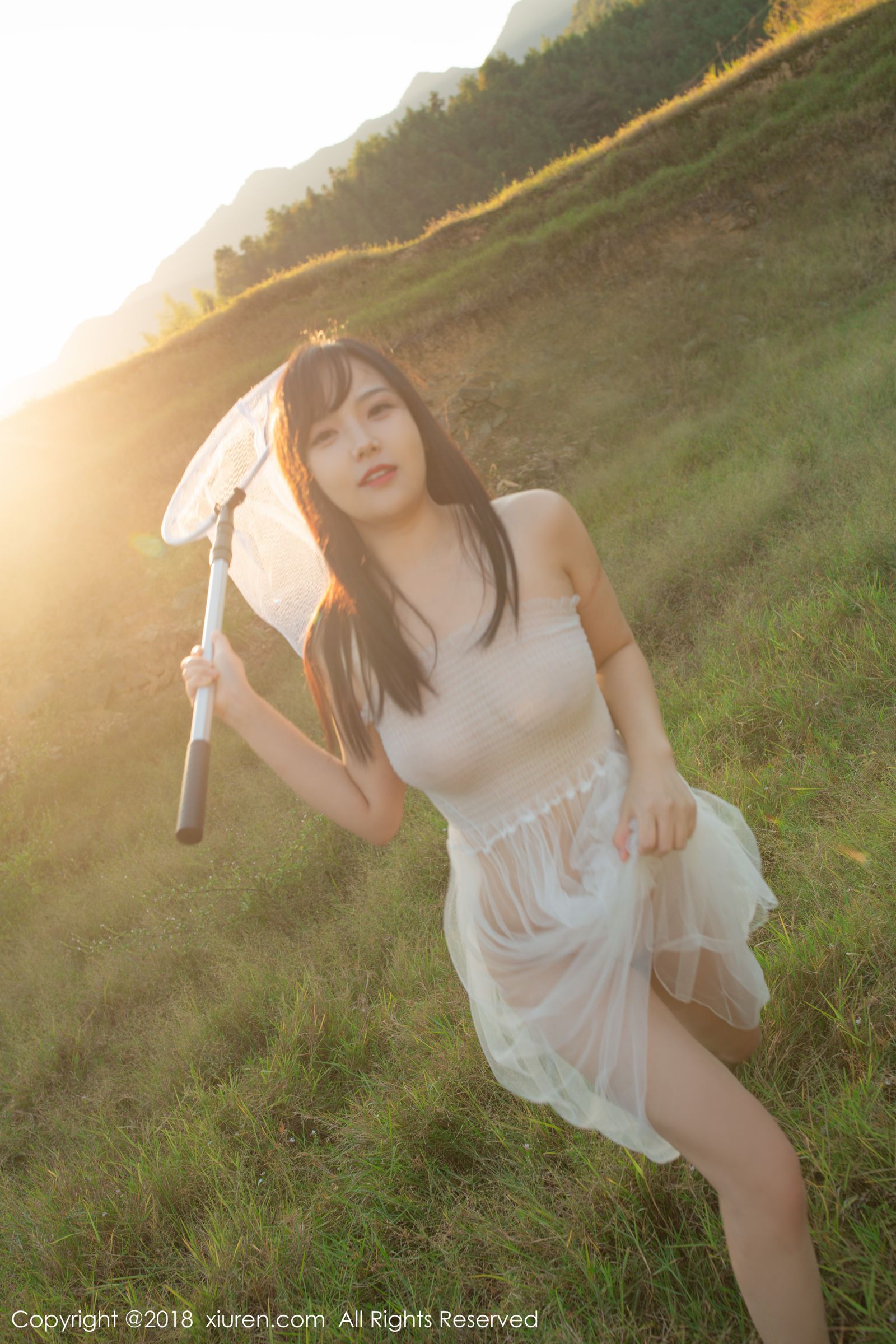 新晋女神徐微微 秋高气爽性感野餐