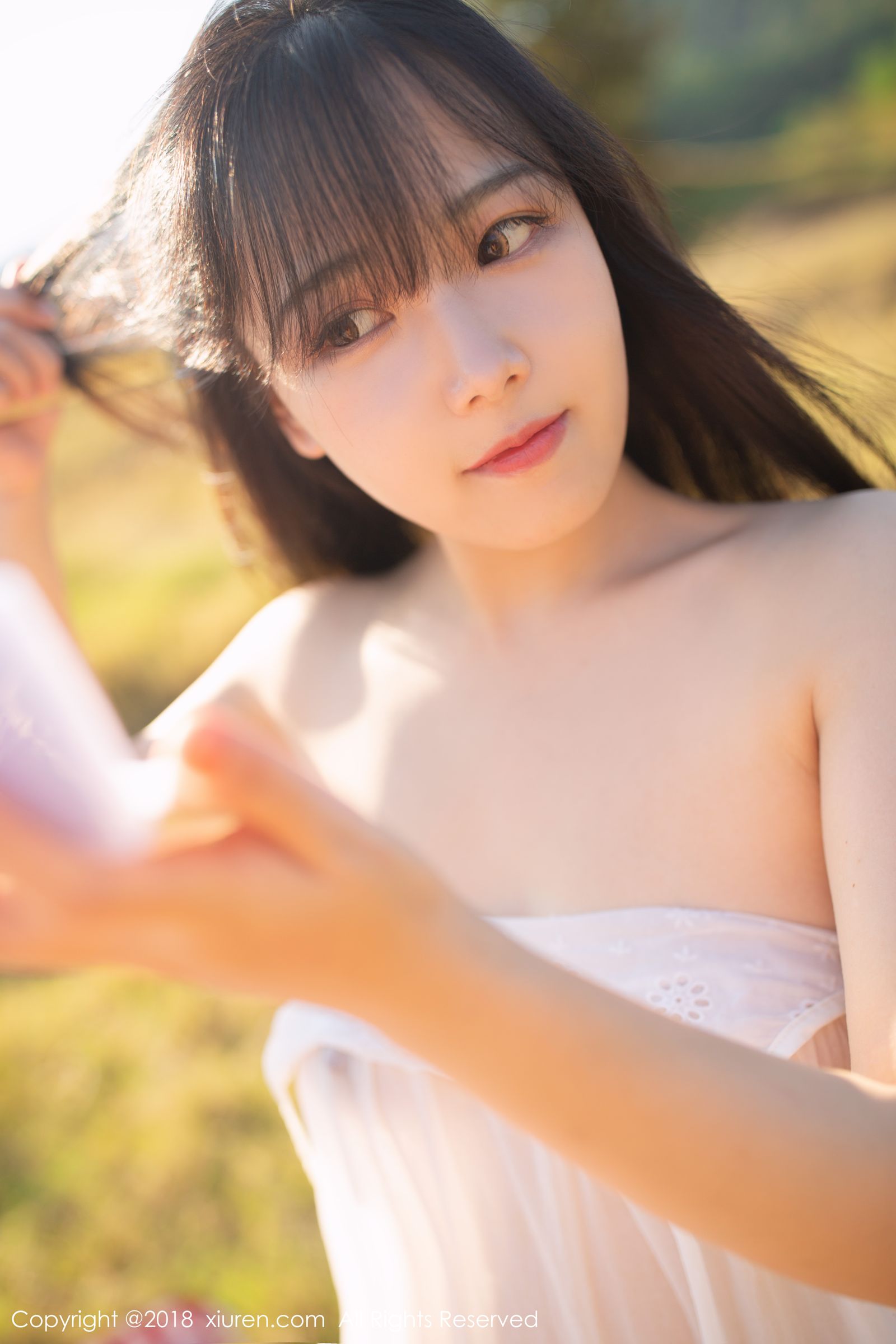 新晋女神徐微微 秋高气爽性感野餐