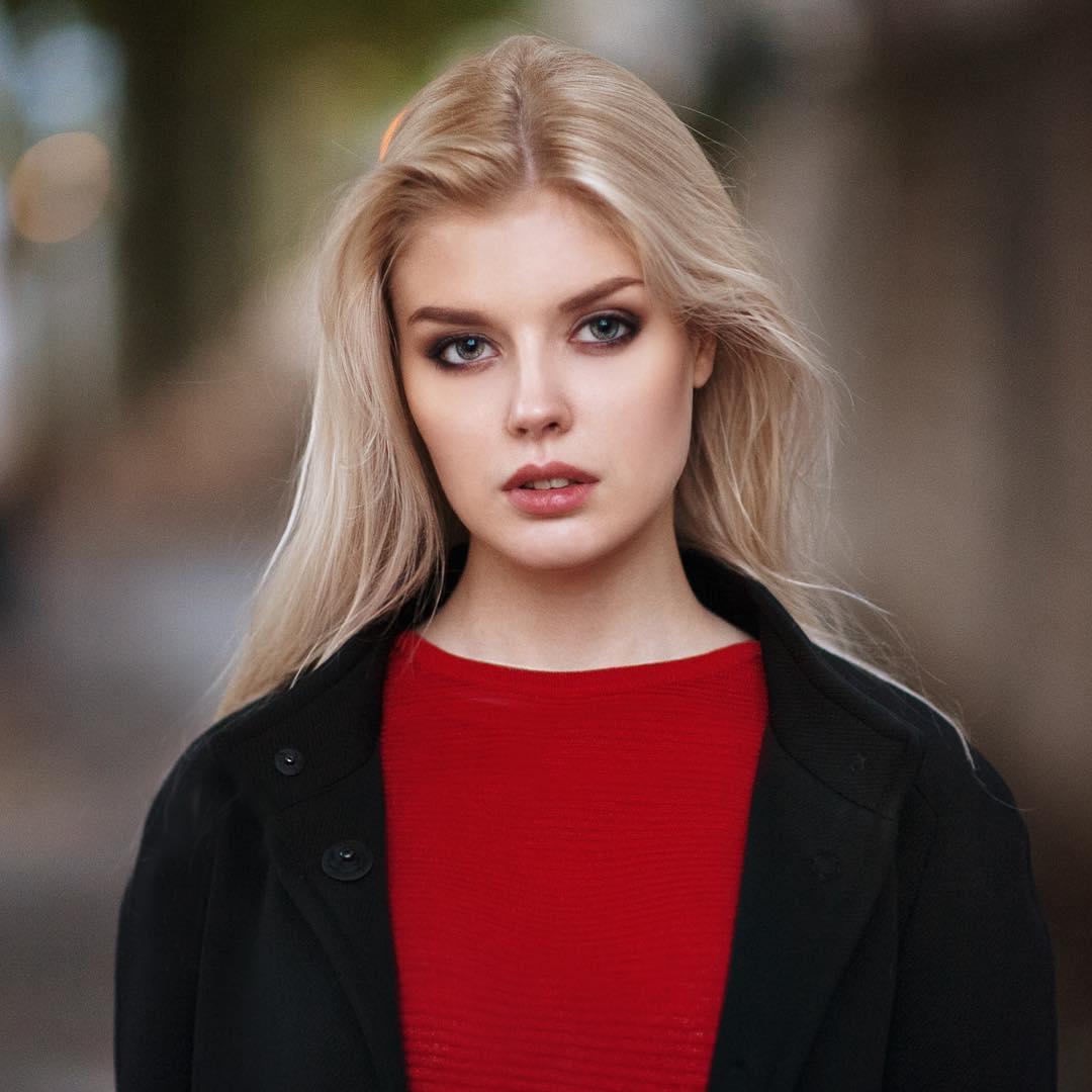 Selena Verner- 来自乌克兰的开胸女孩