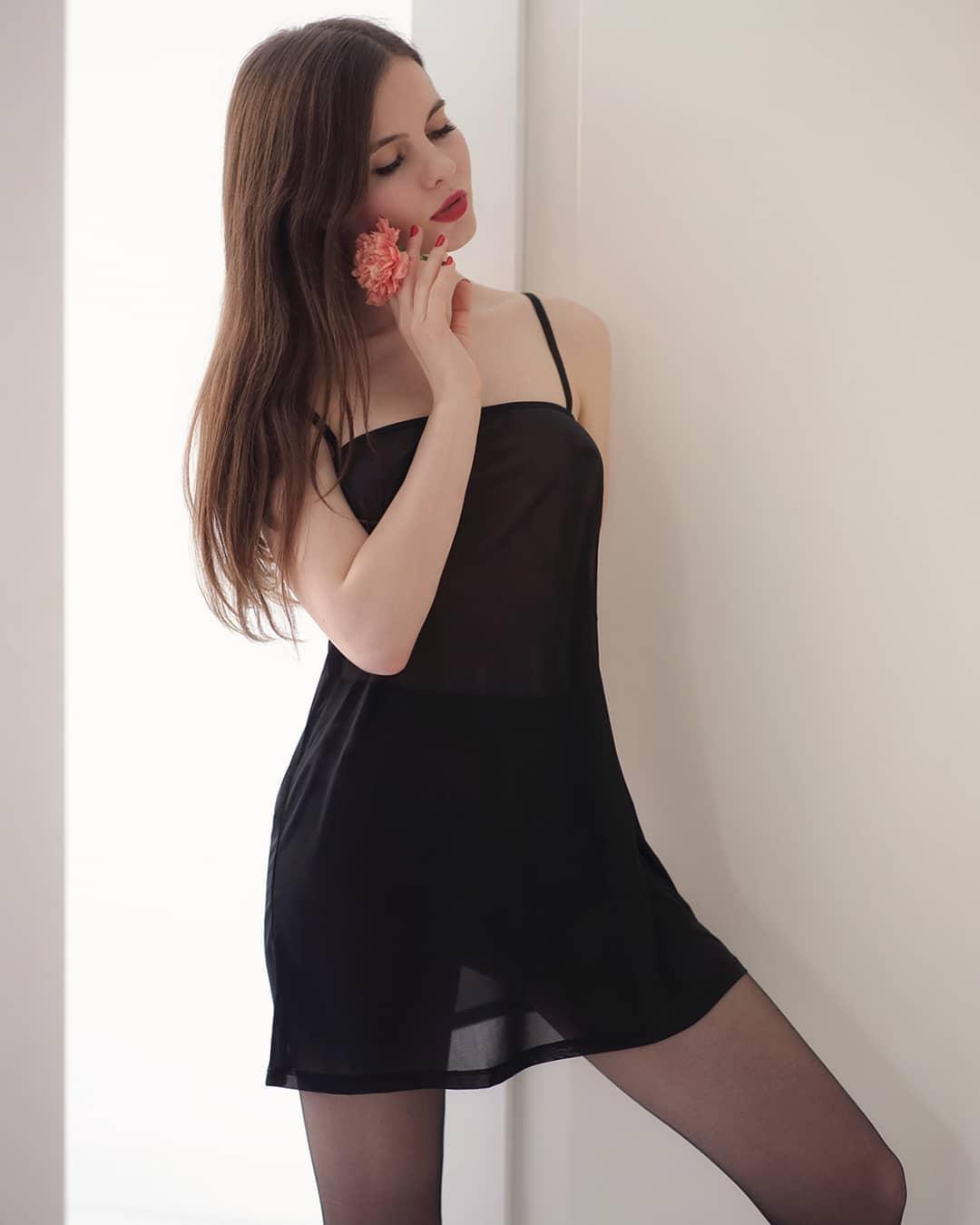 Ariadna Majewska- 波兰妹OL诱惑大爆发