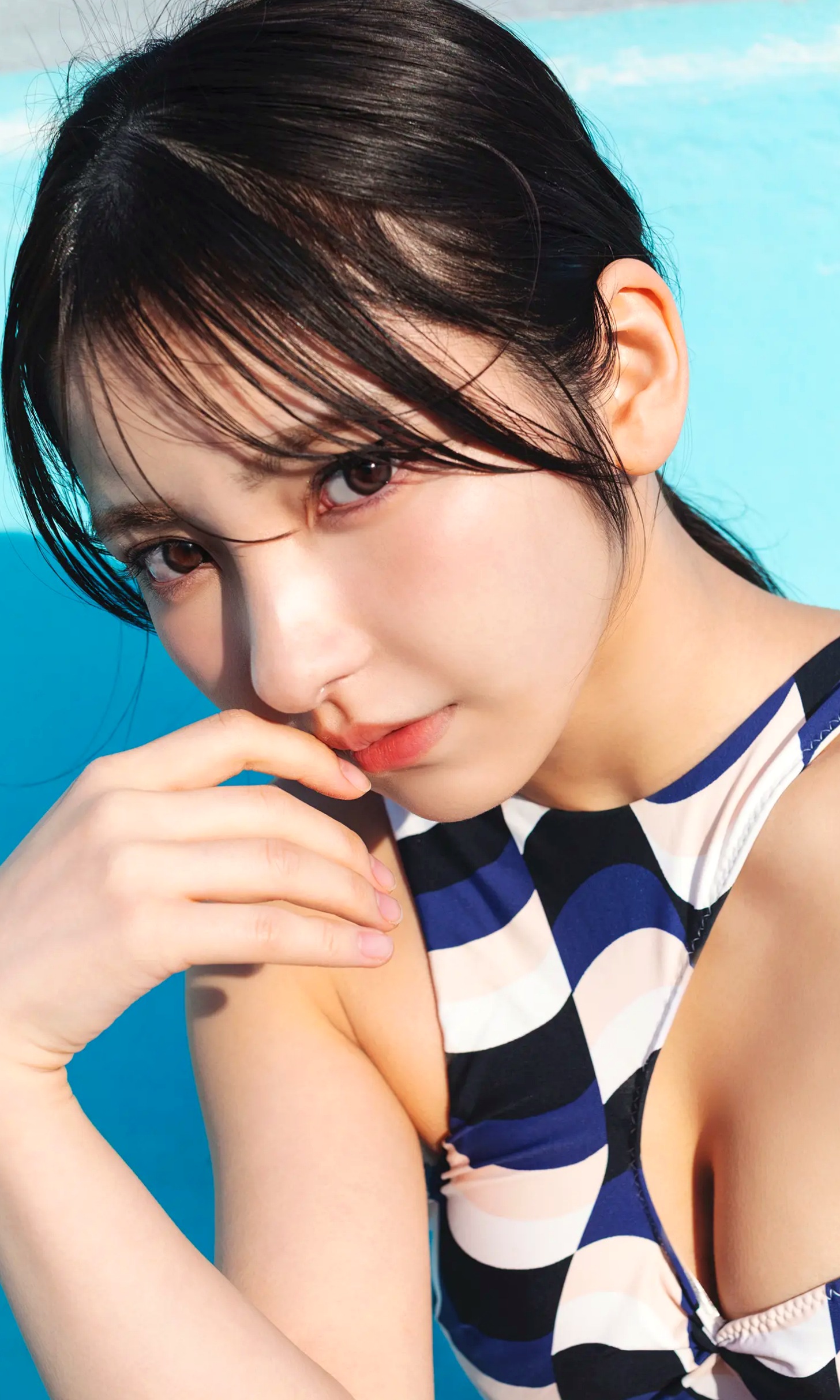 十味《夢よ醒めないで》日系性感比基尼写真 泳池海滨清纯美胸尤物