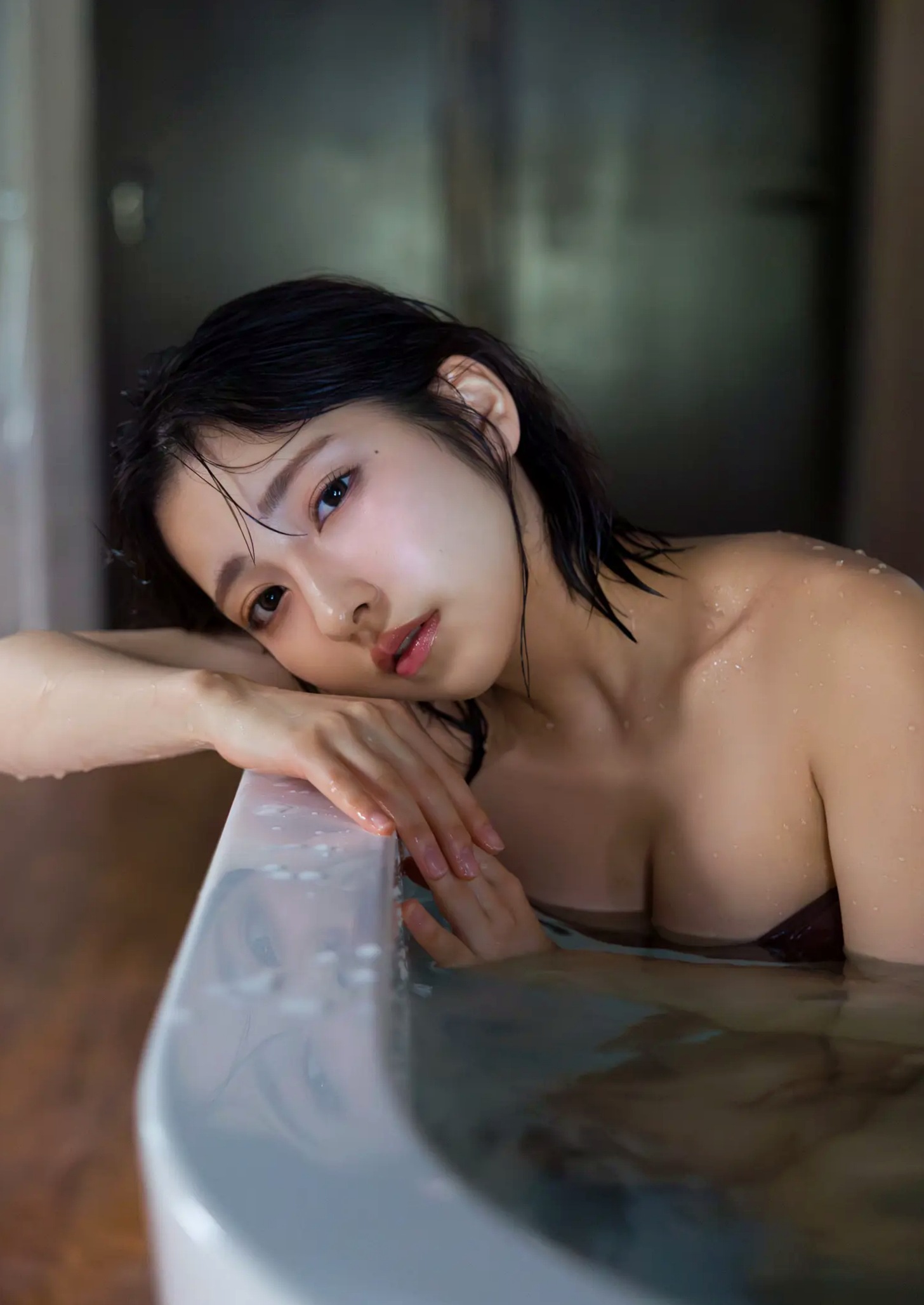 《十味 - We’re waiting for you!!!》日本美少女海边泳池湿身比基尼写真