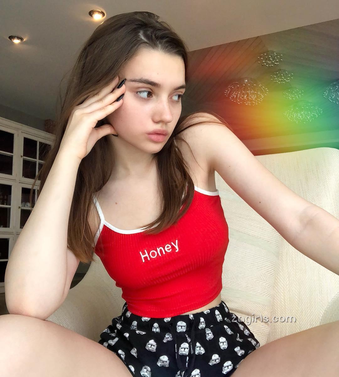 Yana Poplavskaya- 14岁俄罗斯少女的逆天发育!
