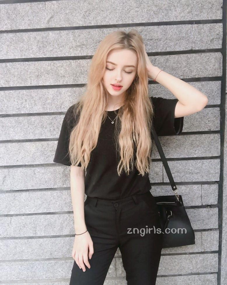 当中亚美女遇上韩式打扮Karimova Elina