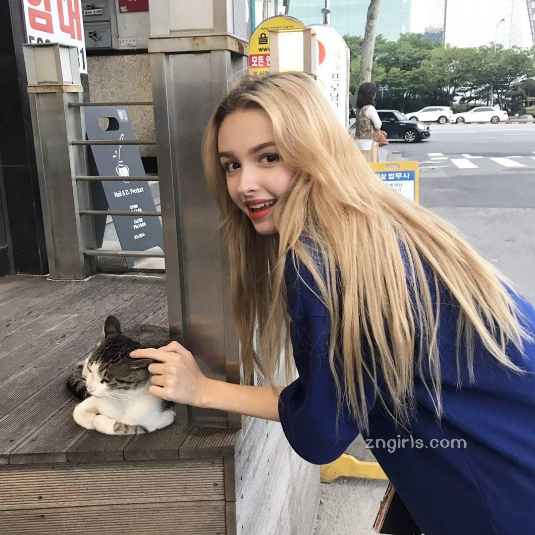 当中亚美女遇上韩式打扮Karimova Elina