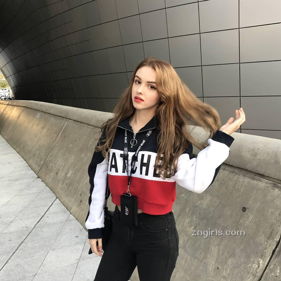 当中亚美女遇上韩式打扮Karimova Elina