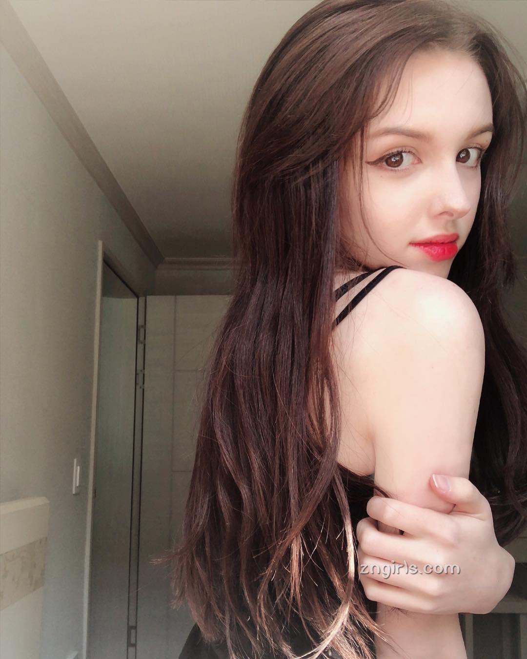 当中亚美女遇上韩式打扮Karimova Elina