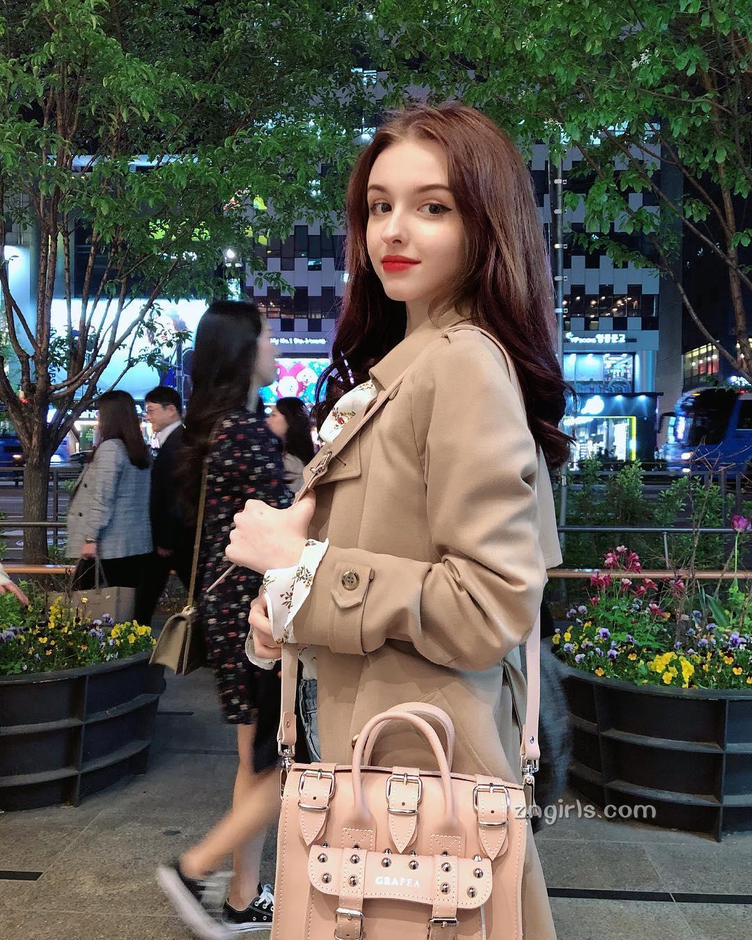 当中亚美女遇上韩式打扮Karimova Elina