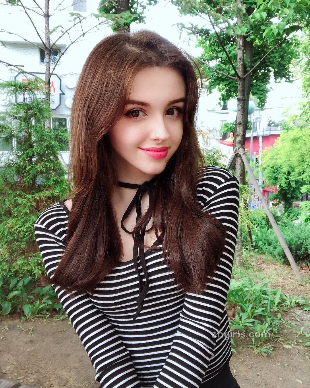 当中亚美女遇上韩式打扮Karimova Elina