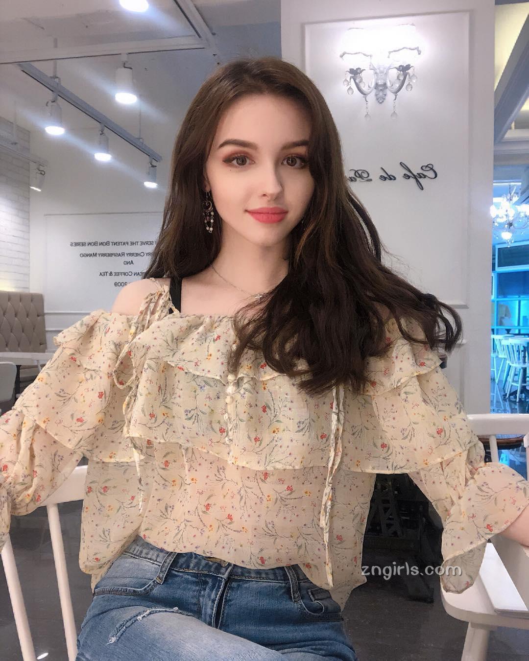 当中亚美女遇上韩式打扮Karimova Elina