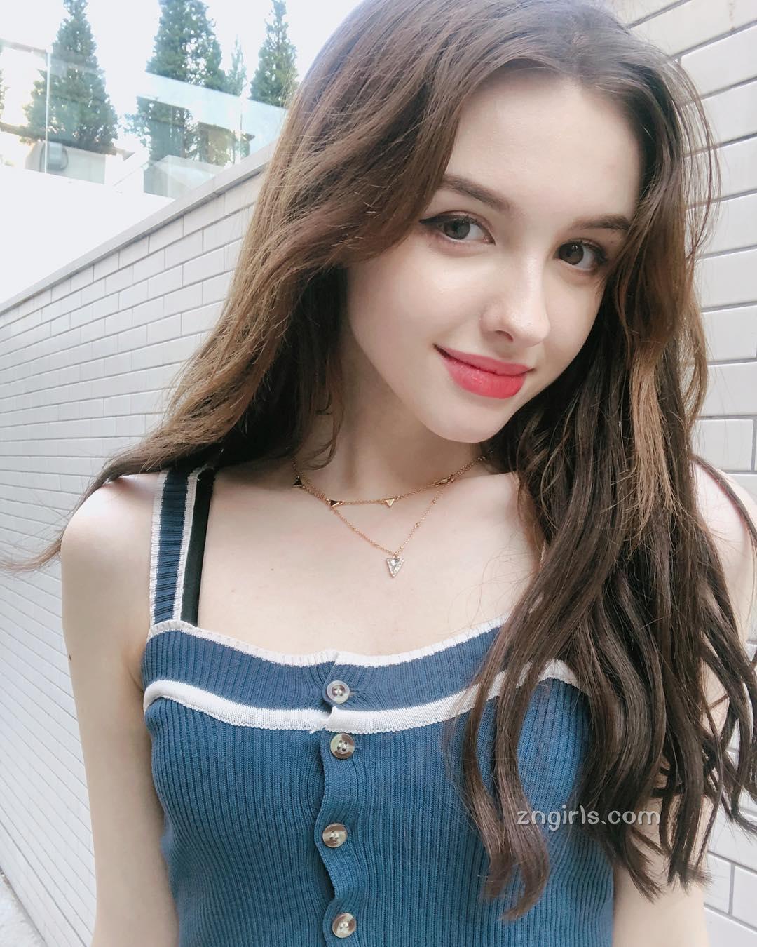 当中亚美女遇上韩式打扮Karimova Elina