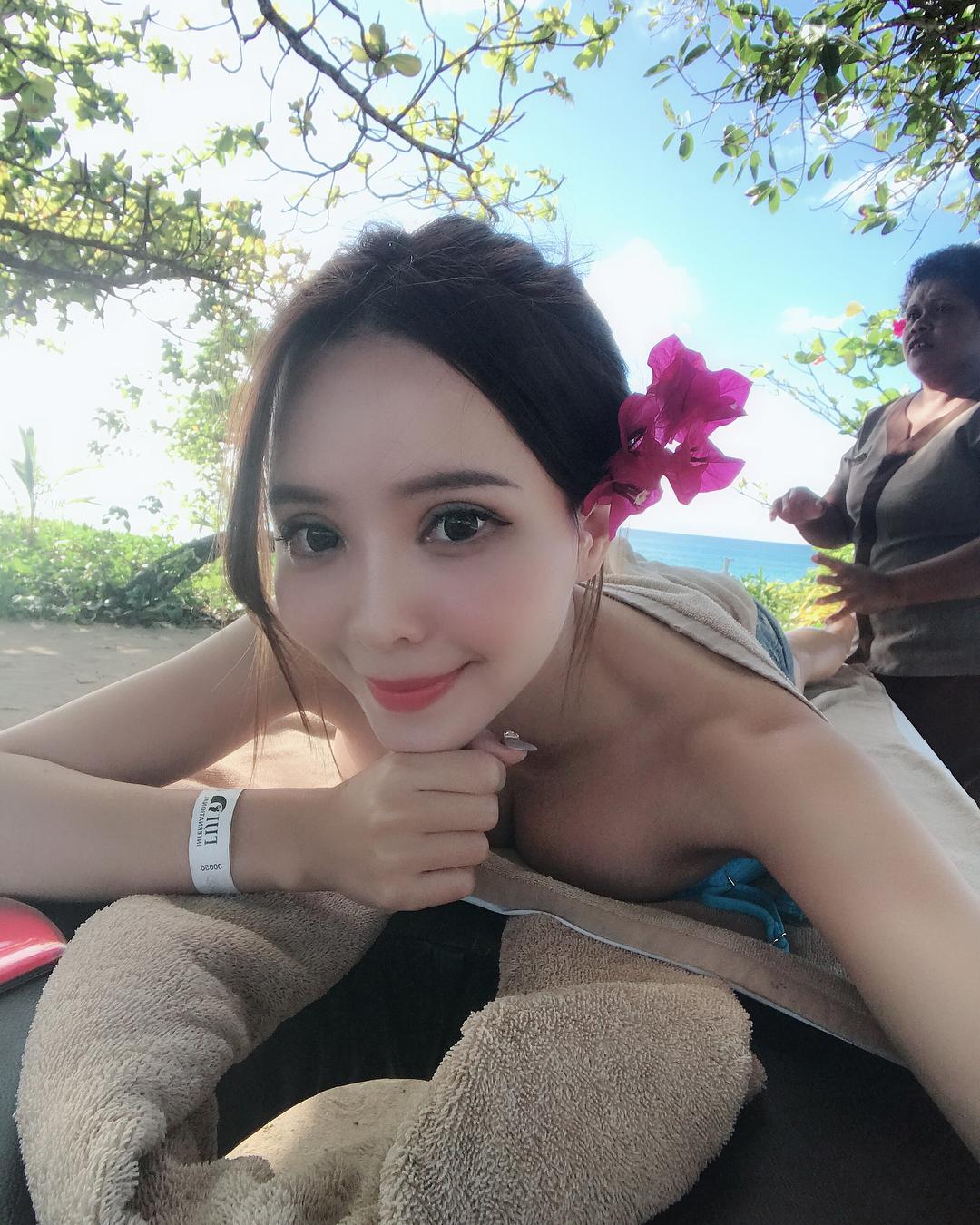 赖培培- 爱穿比基尼的核弹级正妹