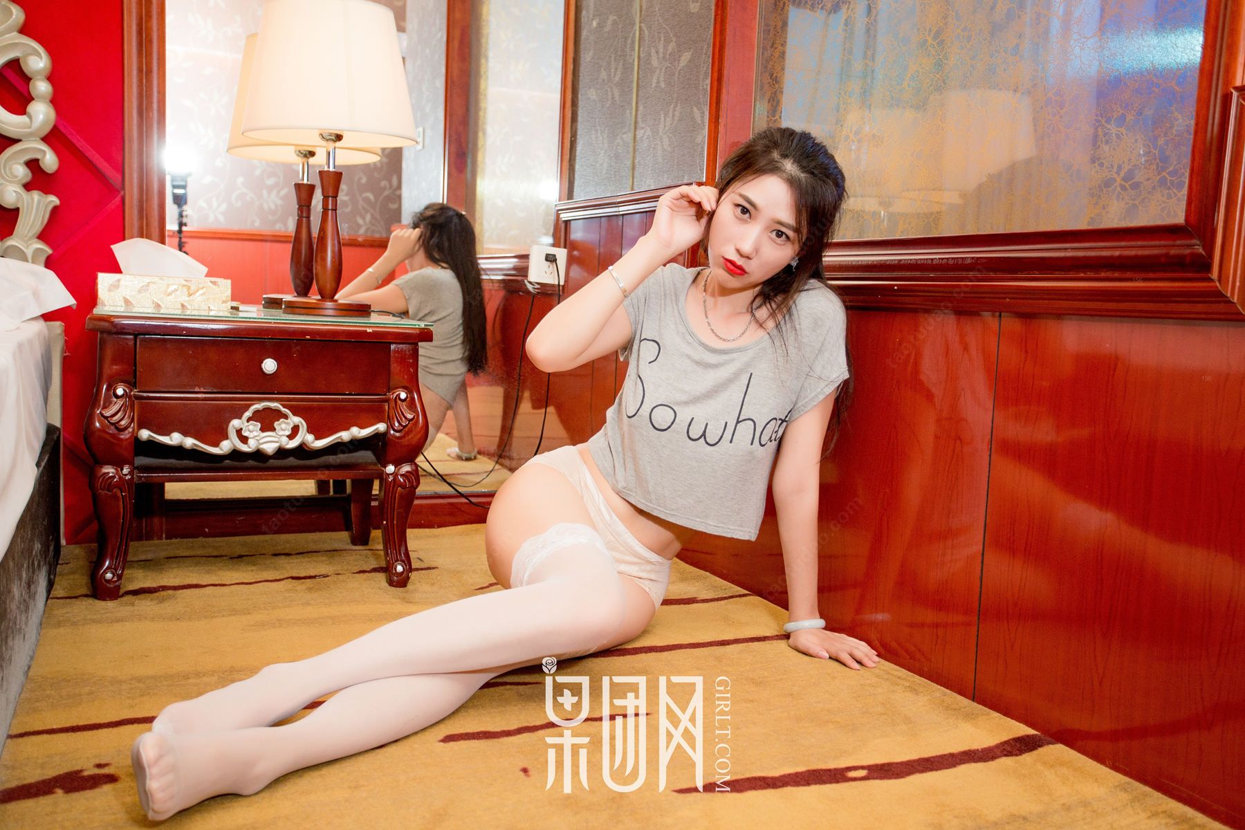 女神yoki,身着白色背带裤上演全稞诱惑!