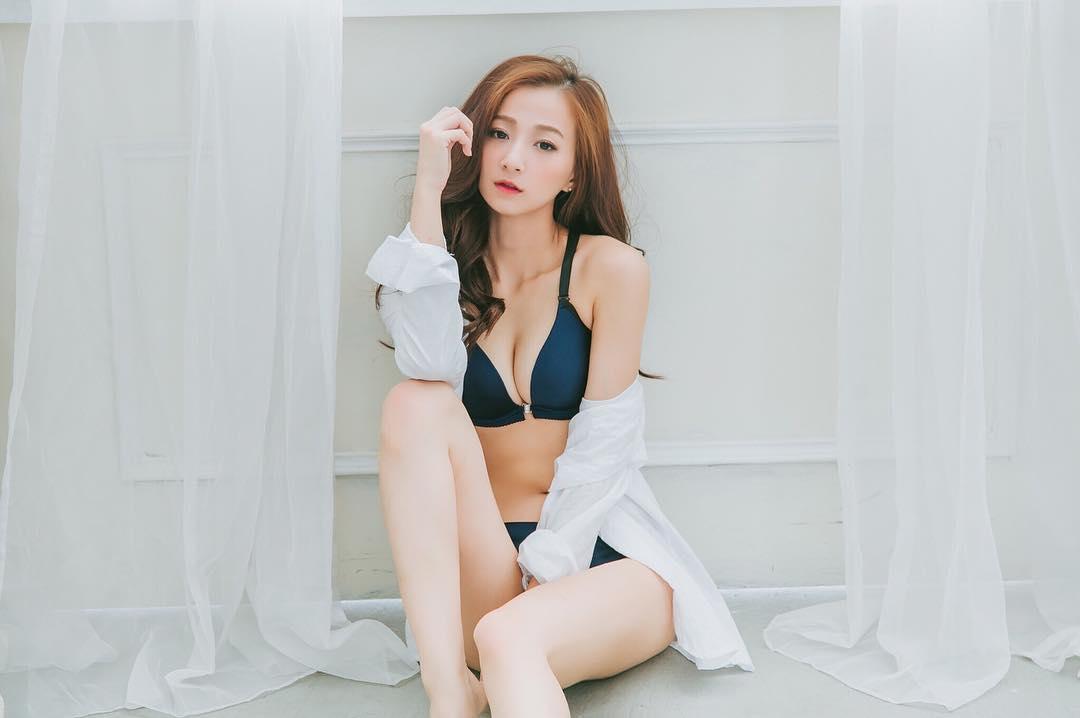 正妹江晏宁浮潜抓海胆,泳装太美网友分心