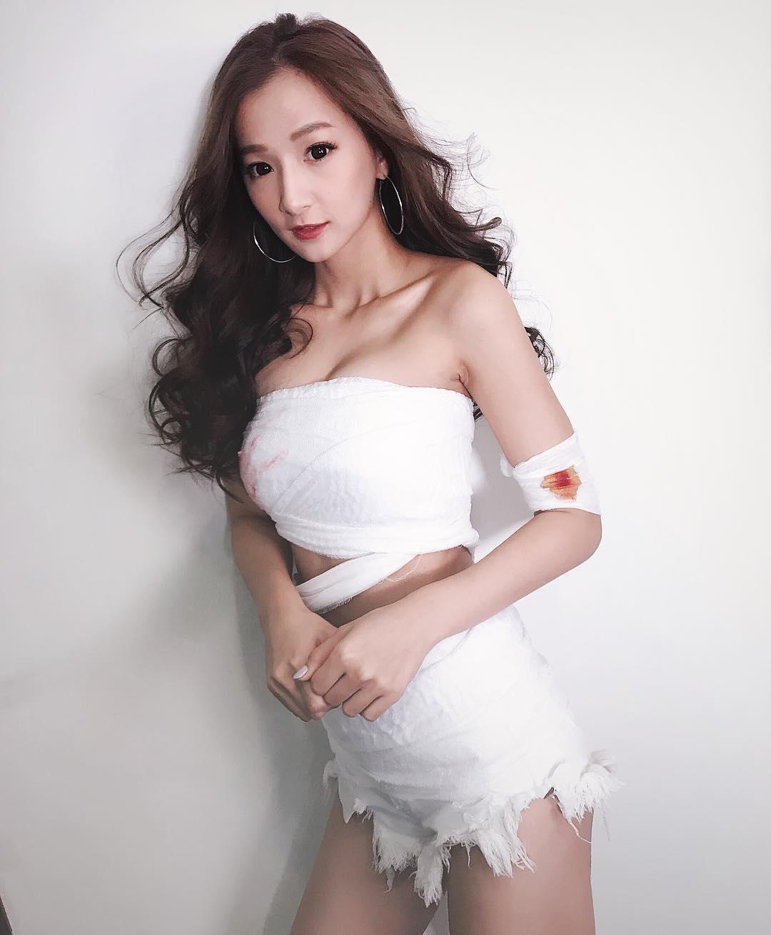 正妹江晏宁浮潜抓海胆,泳装太美网友分心