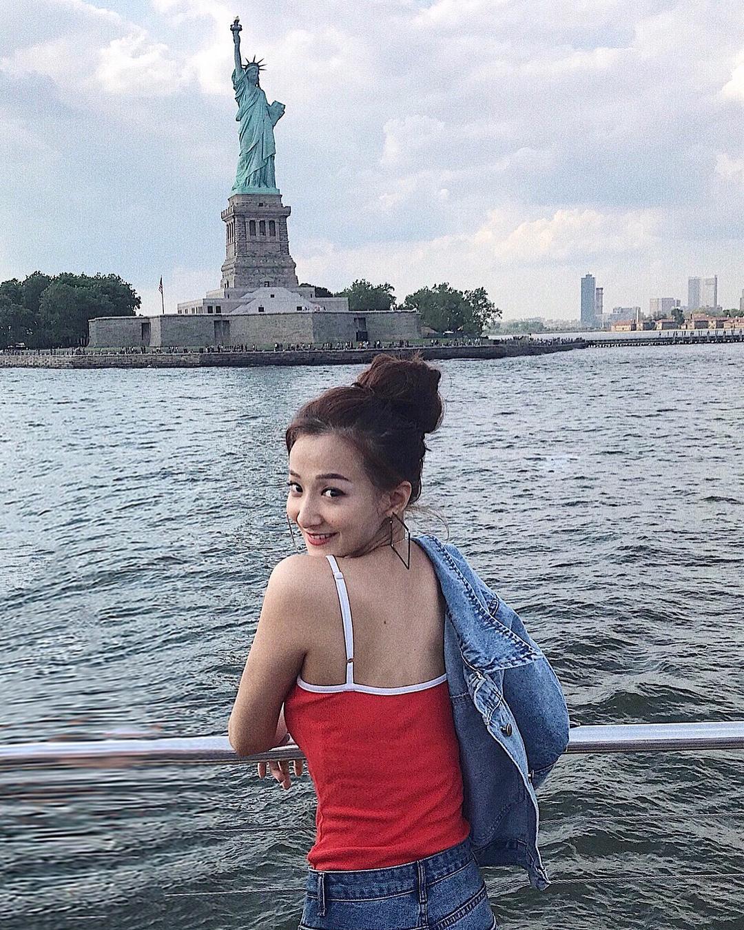 正妹江晏宁浮潜抓海胆,泳装太美网友分心