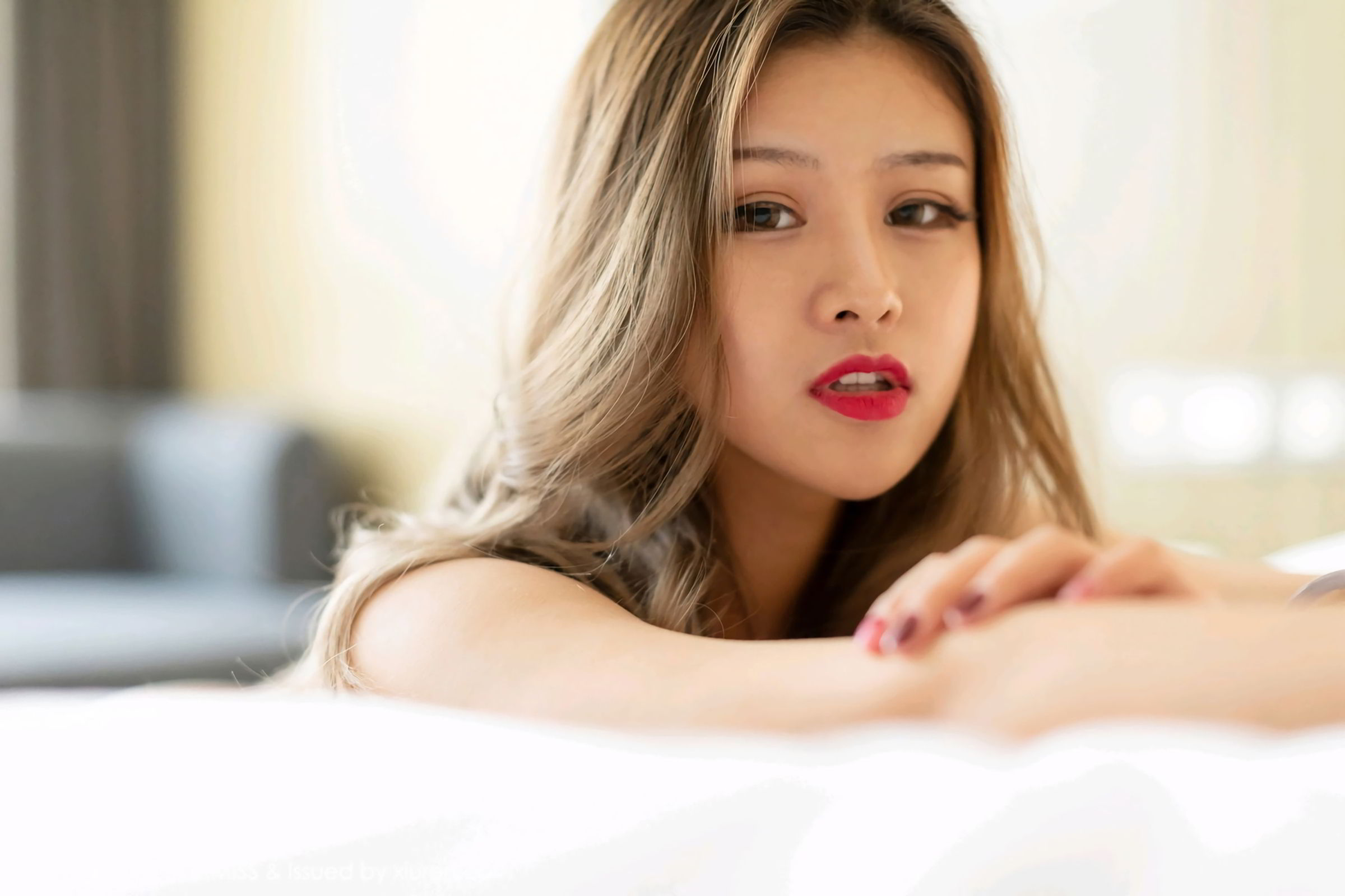 新人模特酥小白 性感黑丝美腿翘臀
