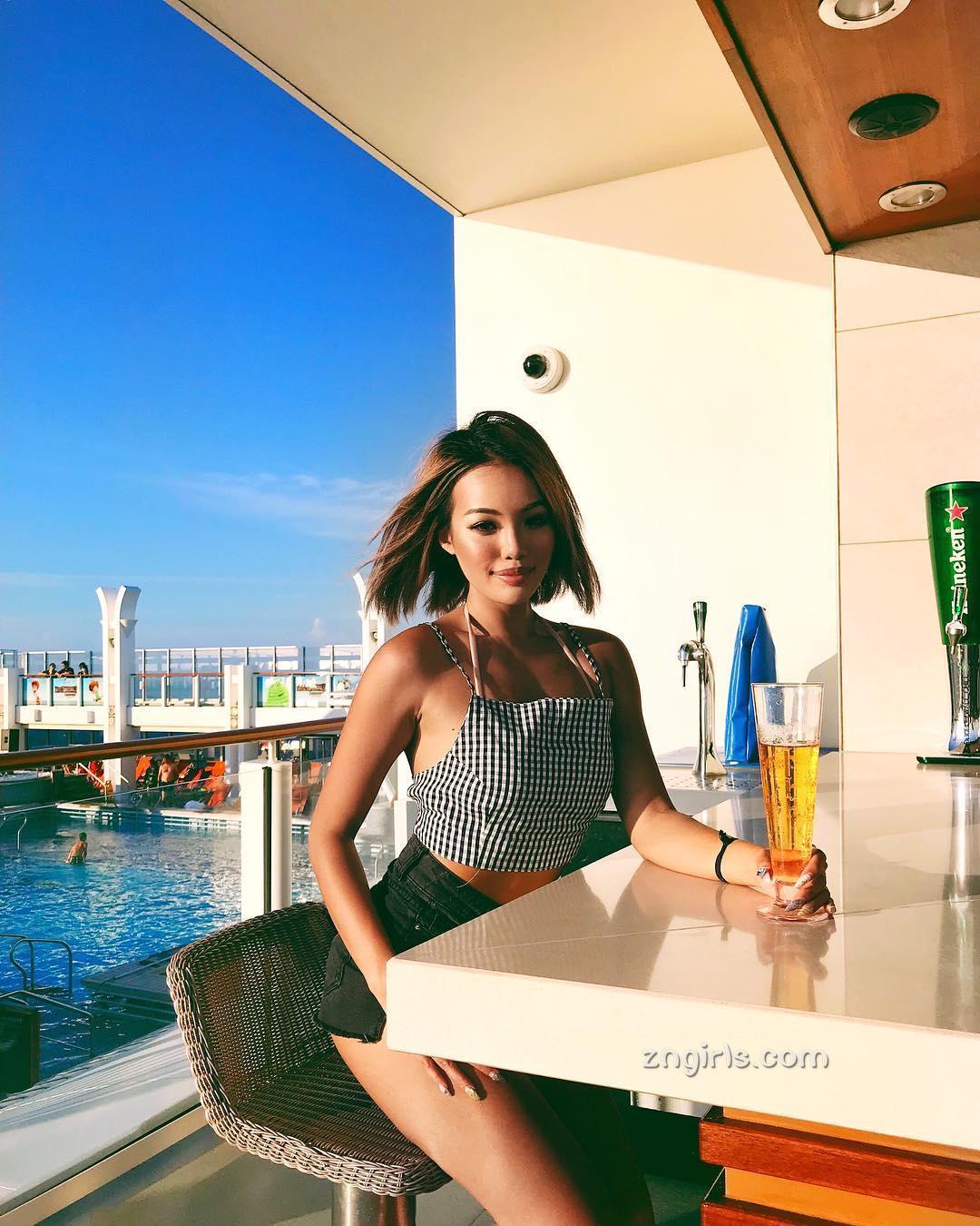 Mirchelley Tan- 新加坡版容祖儿身材火辣