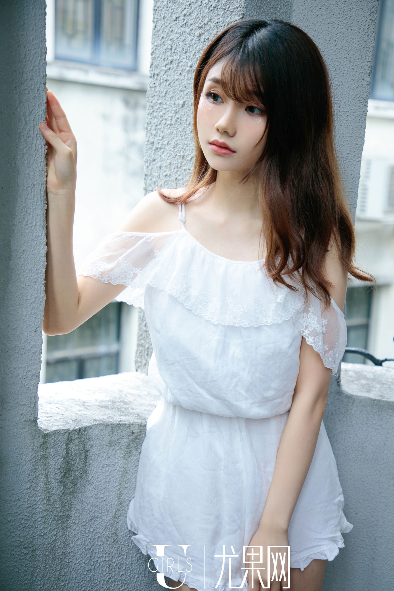 泡芙少女的忧郁气质 楚楚可怜的娇羞模样