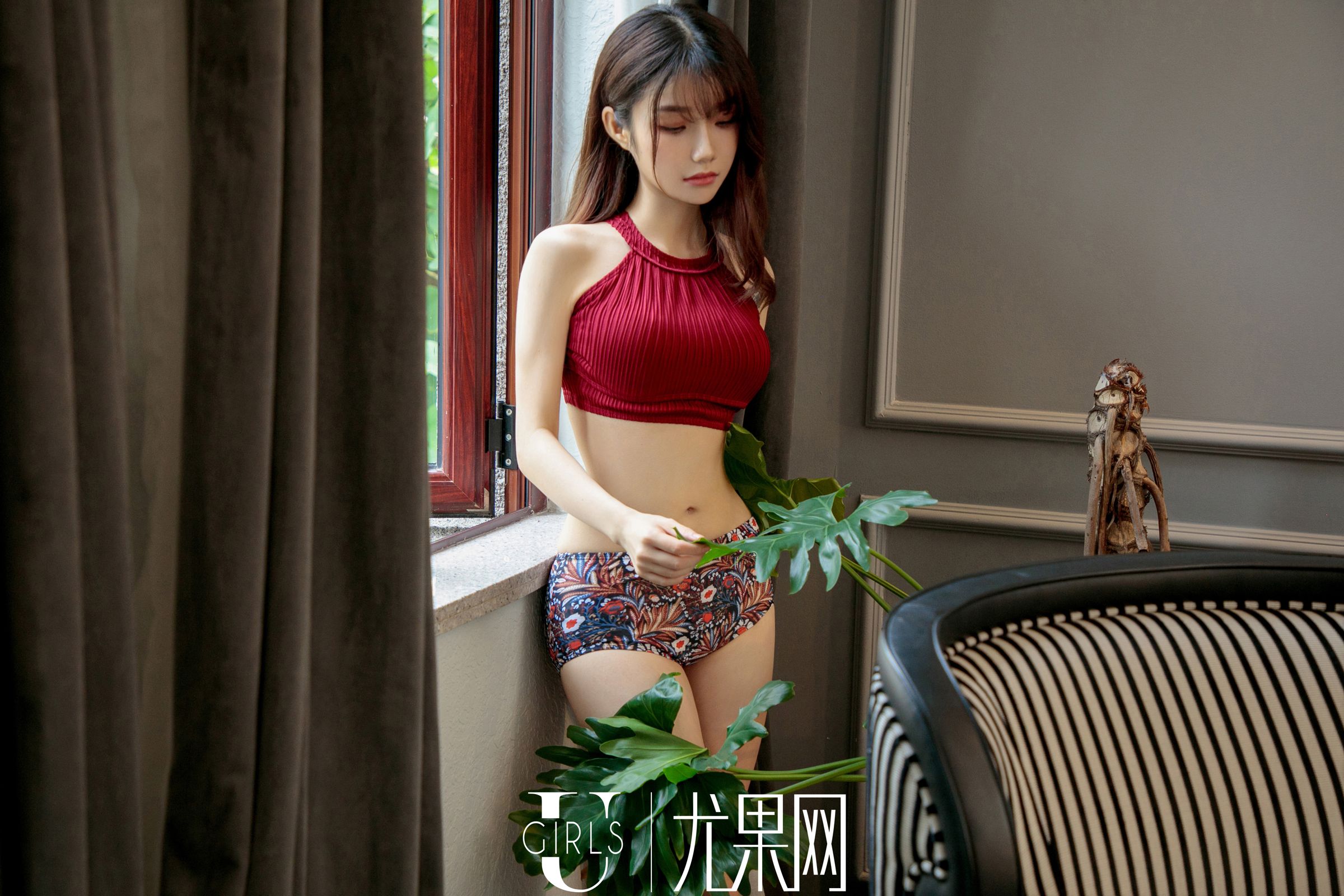 泡芙少女的忧郁气质 楚楚可怜的娇羞模样