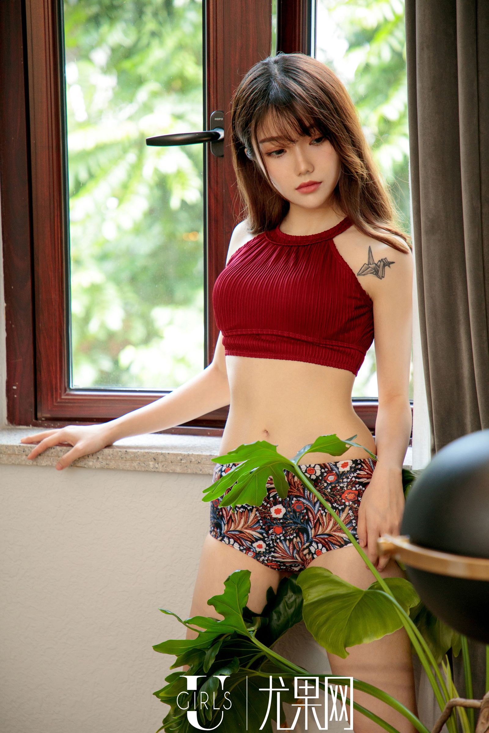 泡芙少女的忧郁气质 楚楚可怜的娇羞模样