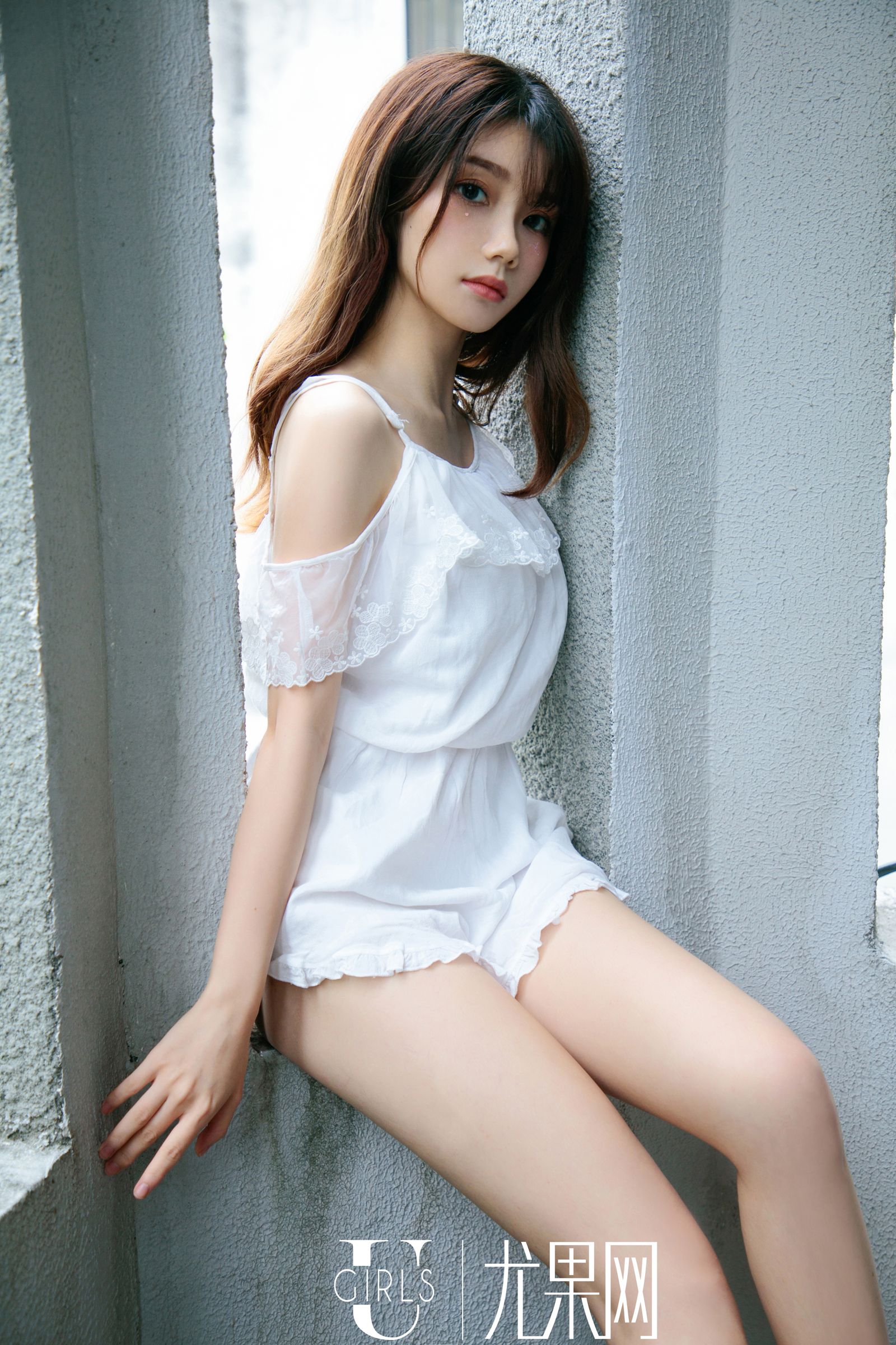 泡芙少女的忧郁气质 楚楚可怜的娇羞模样