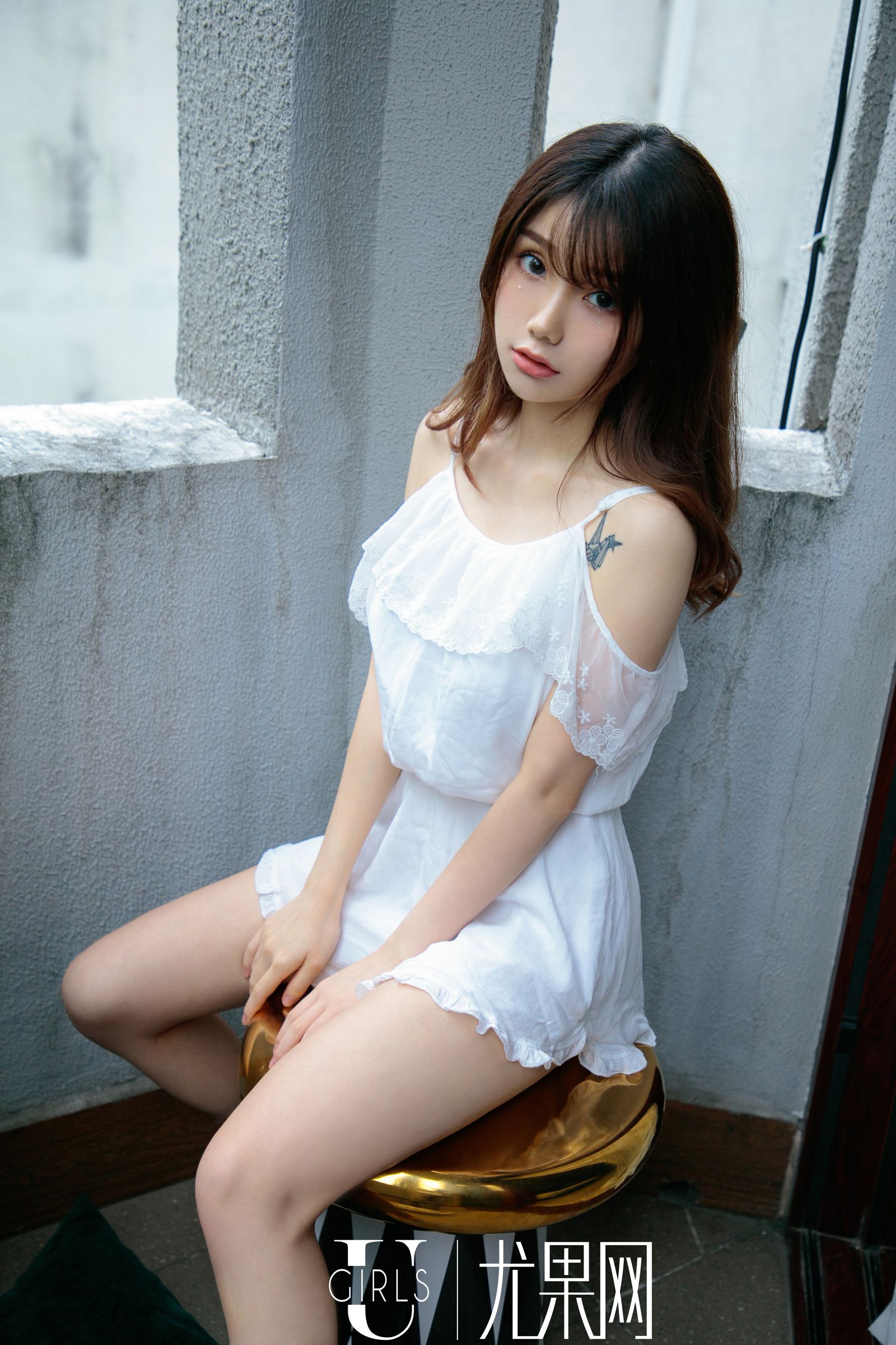 泡芙少女的忧郁气质 楚楚可怜的娇羞模样