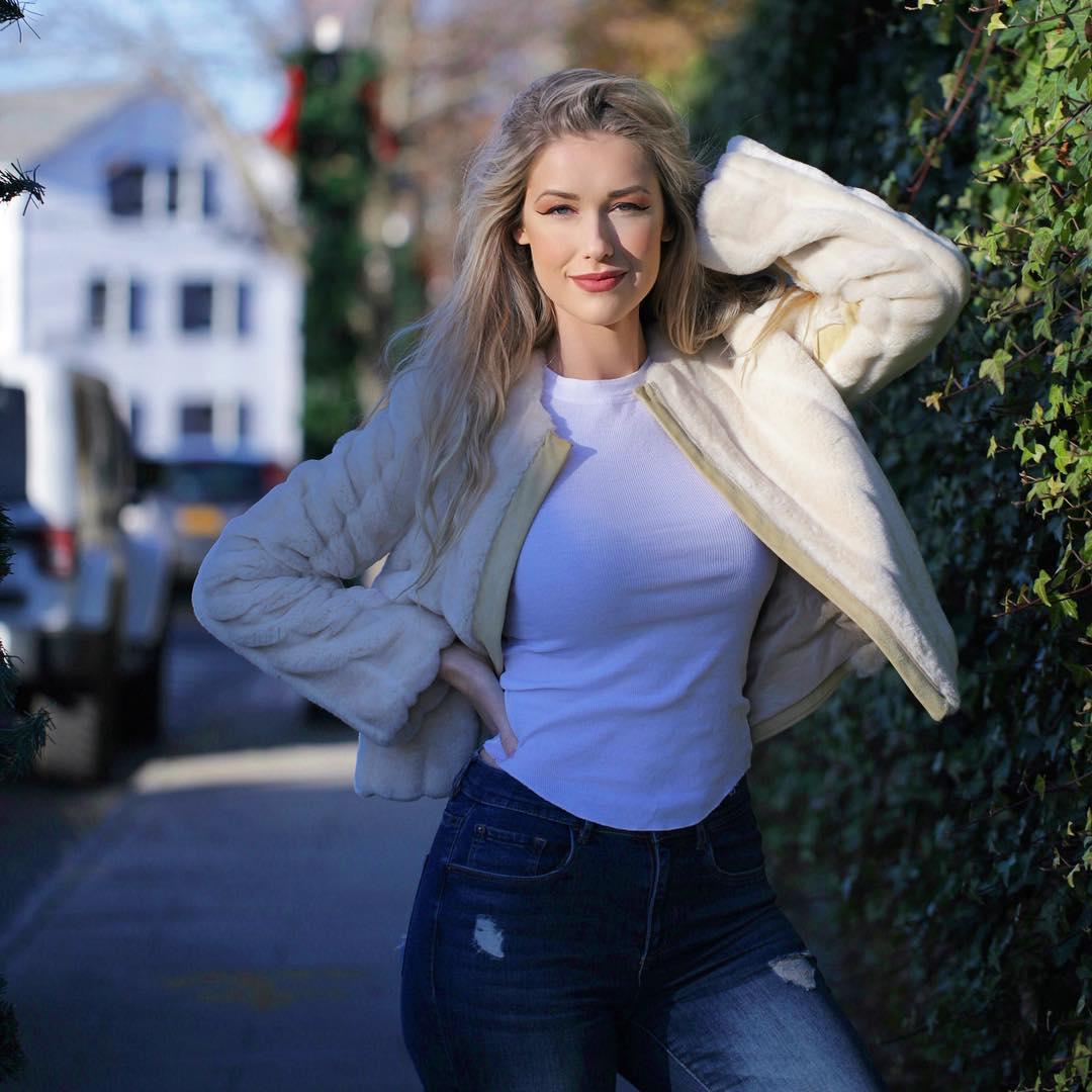 Noelle Foley- 10头身高挑正妹气质突出