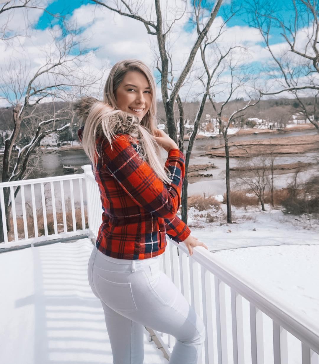Noelle Foley- 10头身高挑正妹气质突出