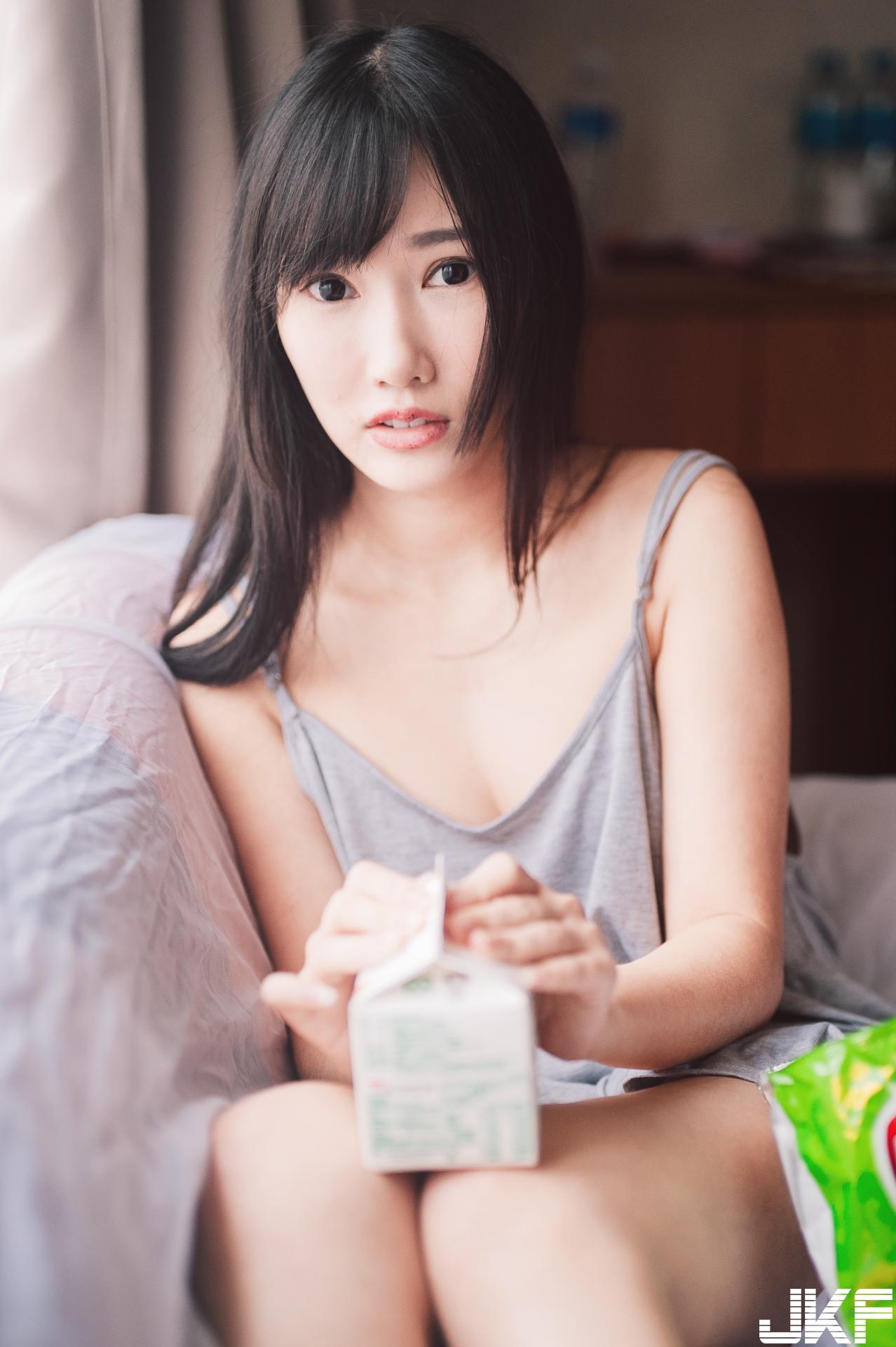 甜美正妹「又又」的青春美体,原汁原味女友感的诱惑之味!