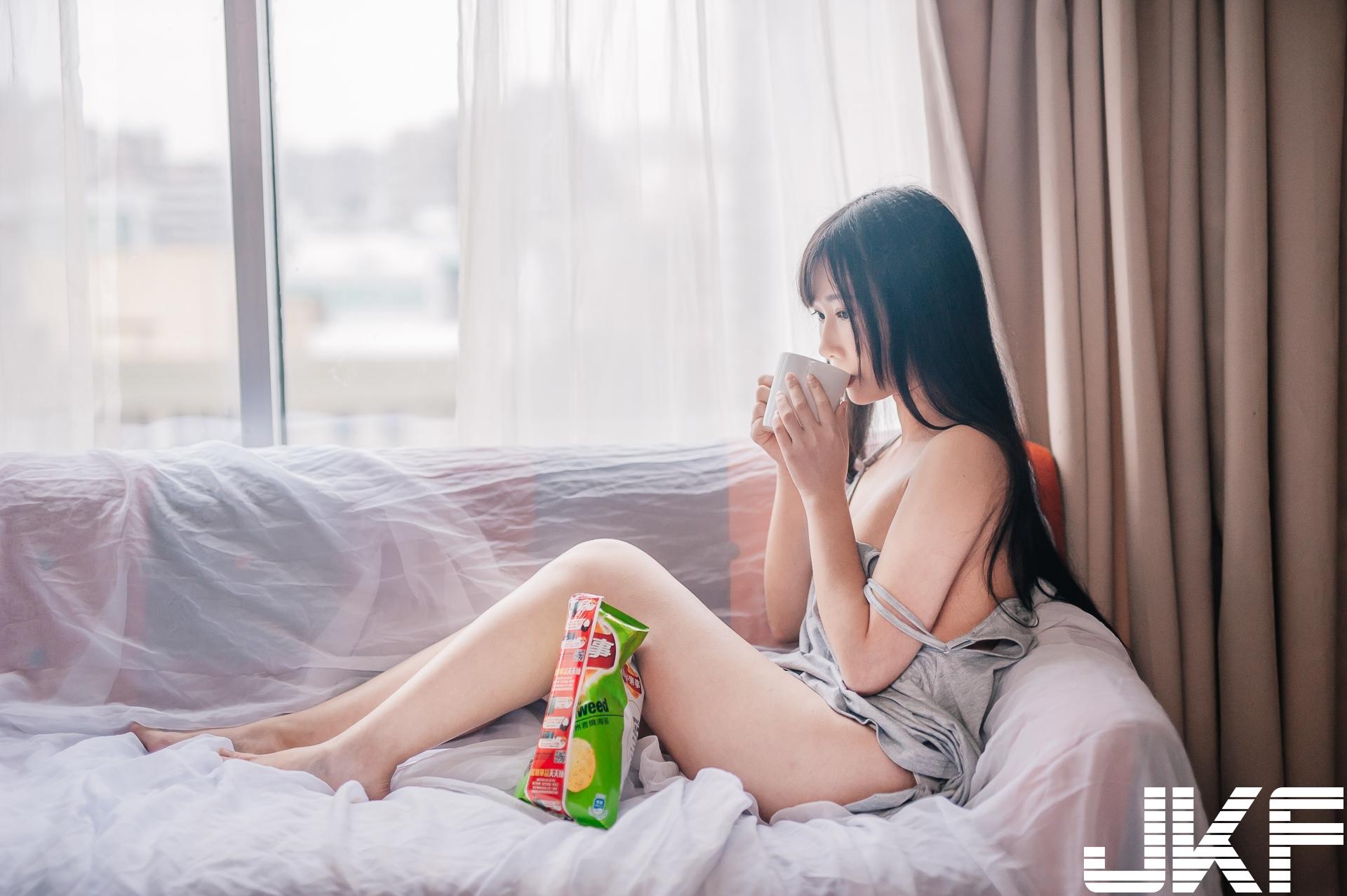 甜美正妹「又又」的青春美体,原汁原味女友感的诱惑之味!