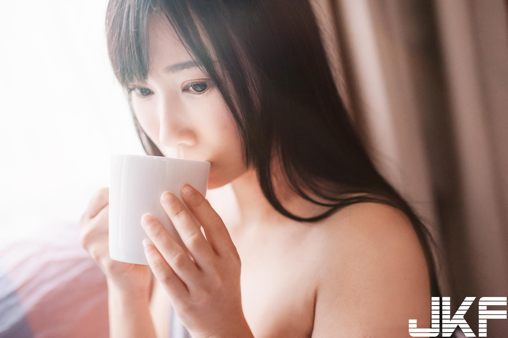 甜美正妹「又又」的青春美体,原汁原味女友感的诱惑之味!