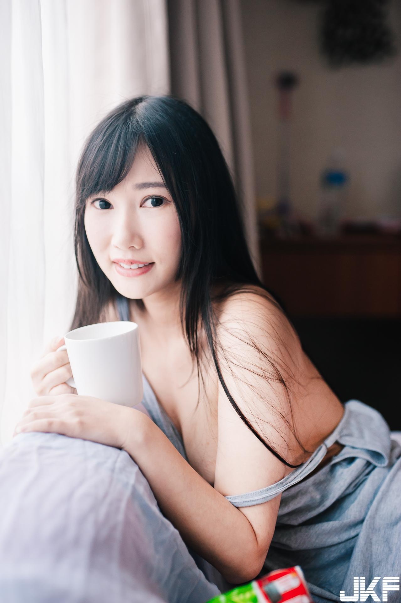 甜美正妹「又又」的青春美体,原汁原味女友感的诱惑之味!