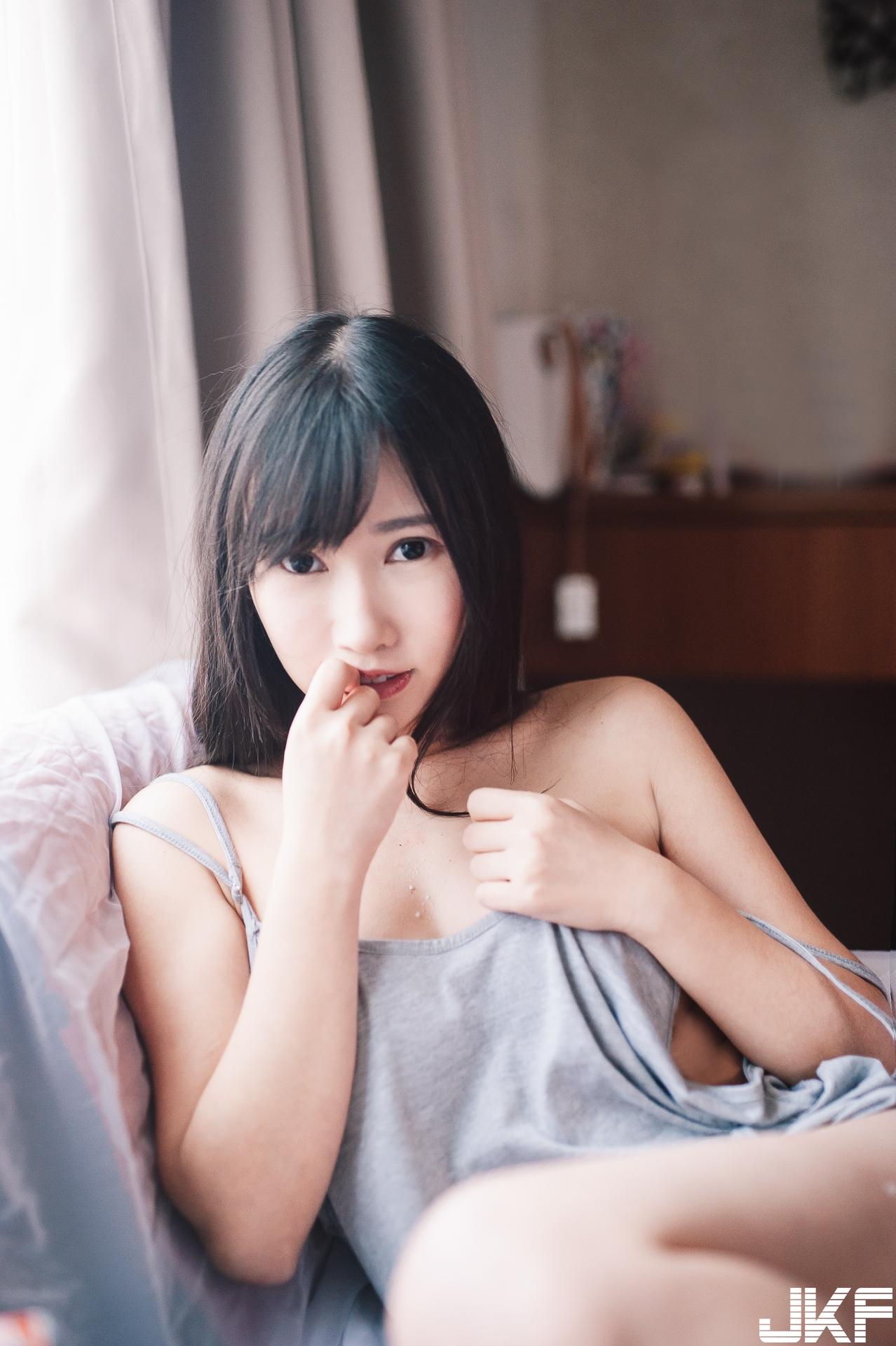 甜美正妹「又又」的青春美体,原汁原味女友感的诱惑之味!