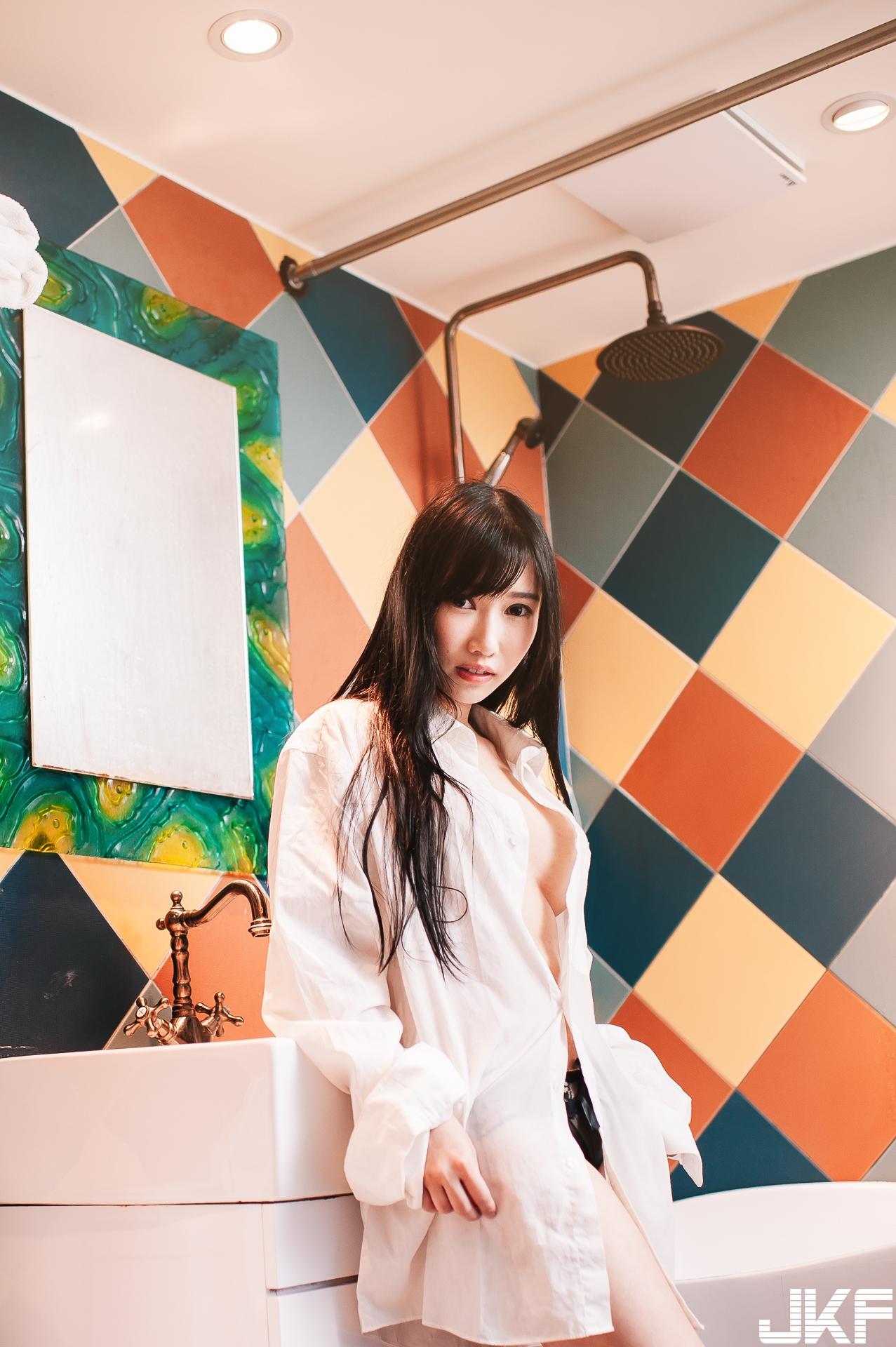 甜美正妹「又又」的青春美体,原汁原味女友感的诱惑之味!